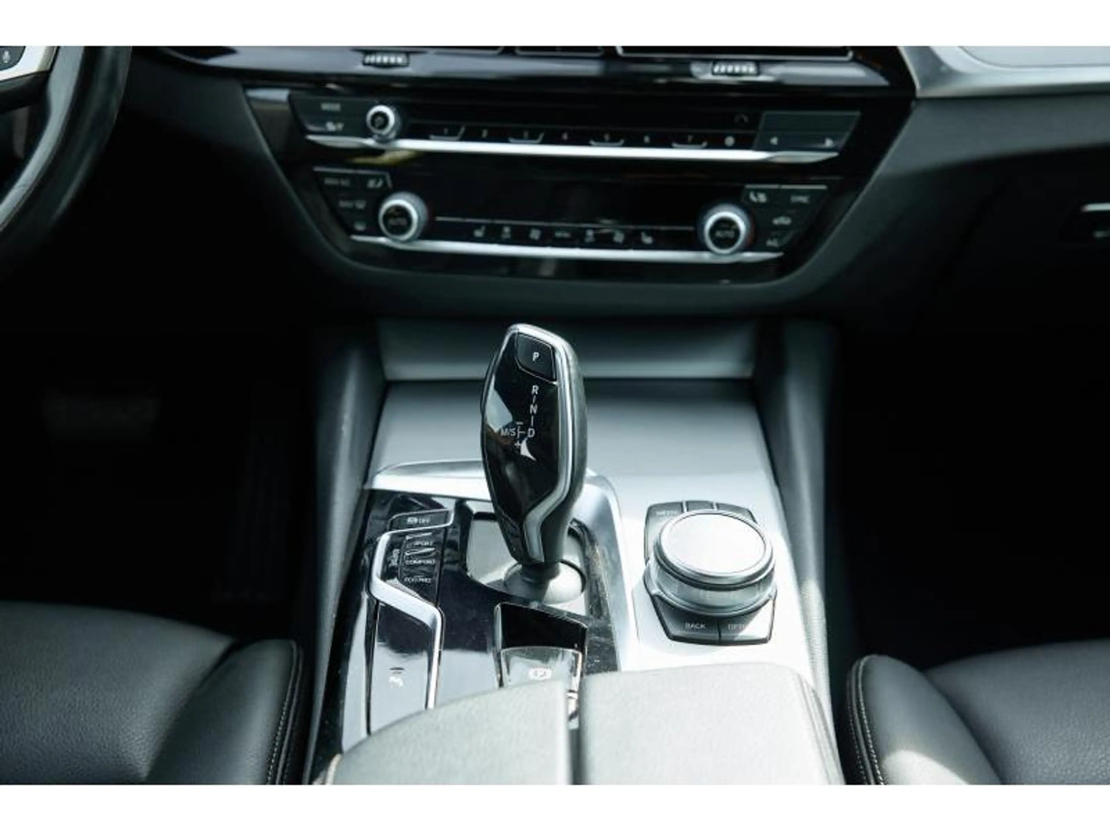 BMW 530 530d Touring — photo 11