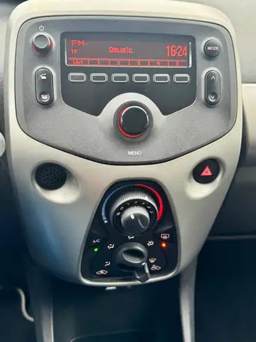 Peugeot 108 view 3