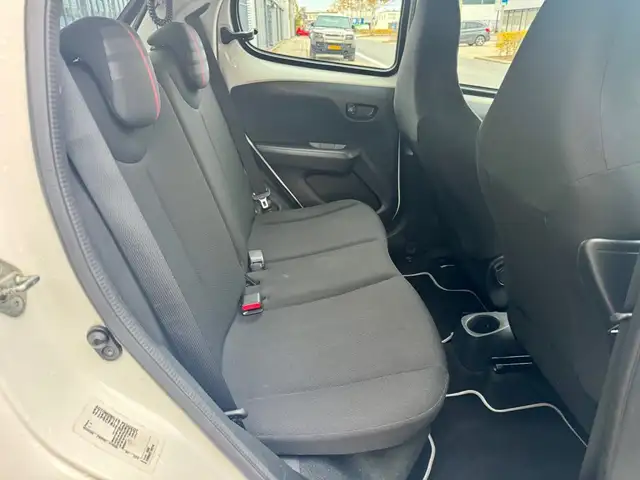 Peugeot 108 view 13