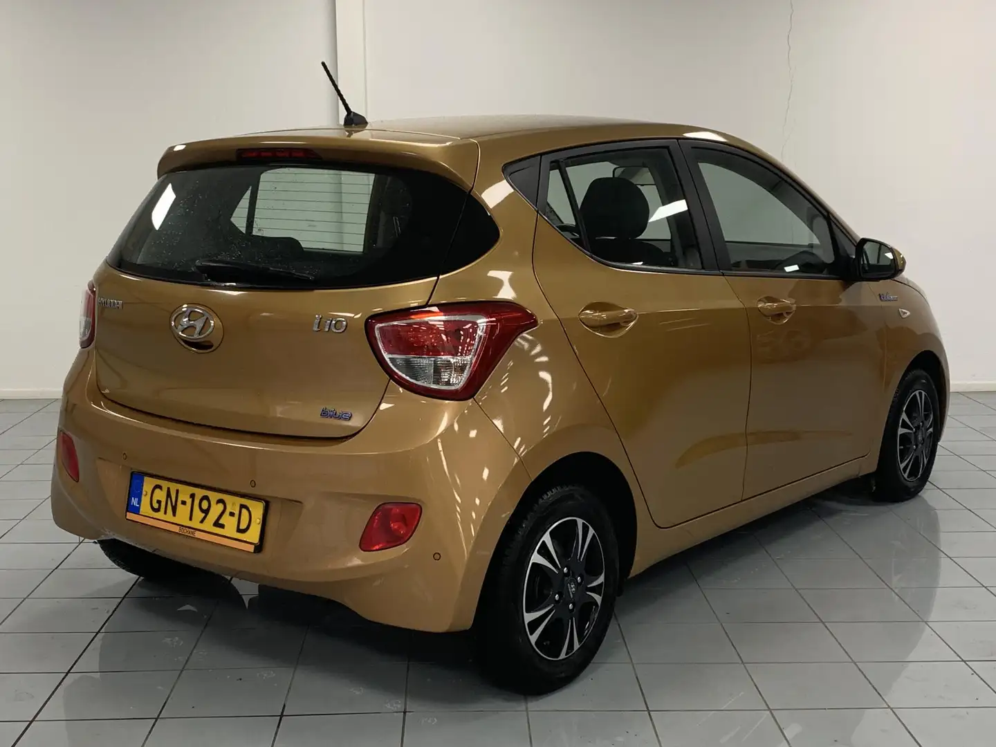 Hyundai i10 1.0i i-Motion Comfort Plus CLIMATE CONTROL | PARKE Orange - 2