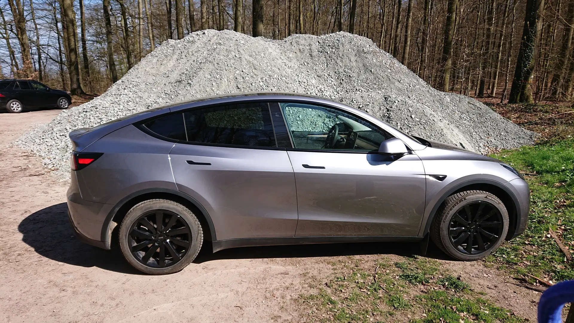Tesla Model Y Model Y RWD Quicksilver Hardware 4  BYD-LFP Akku Stříbrná - 2