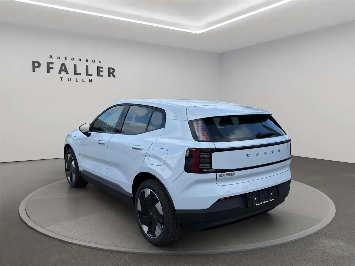 Volvo EX30 Single Motor Extended Range 69kWh Plus Blau - 2