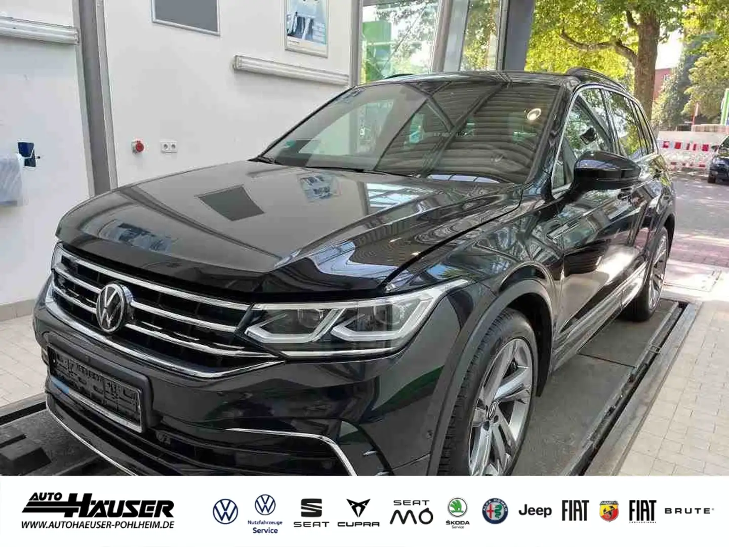 Volkswagen Tiguan R-Line 1.5 TSI DSG AHK EL. HECKKL. AREA-VIEW NAVI Zwart - 1