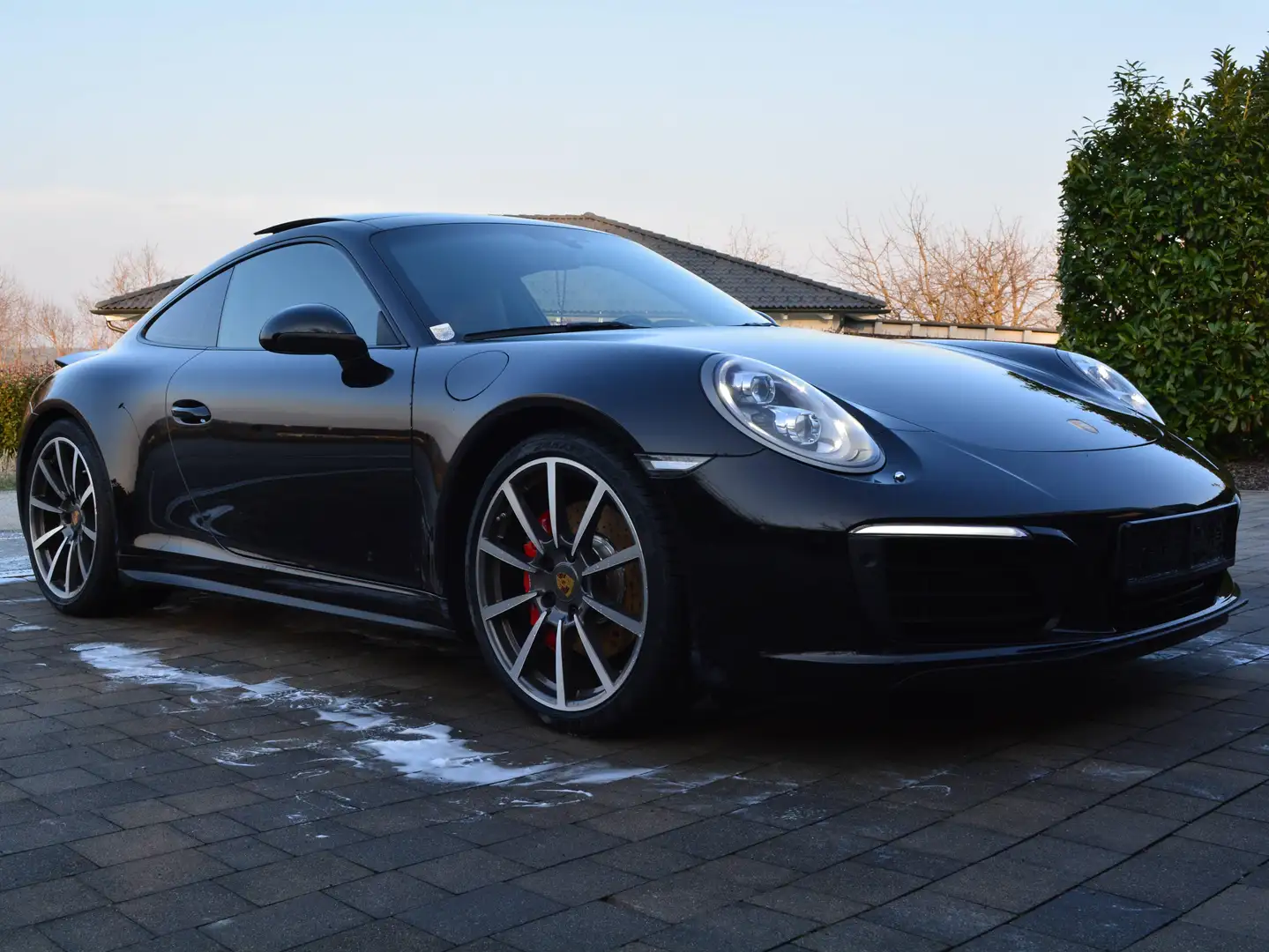 Porsche 911 991.2 Carrera 4S Coupé PDK Schwarz - 2