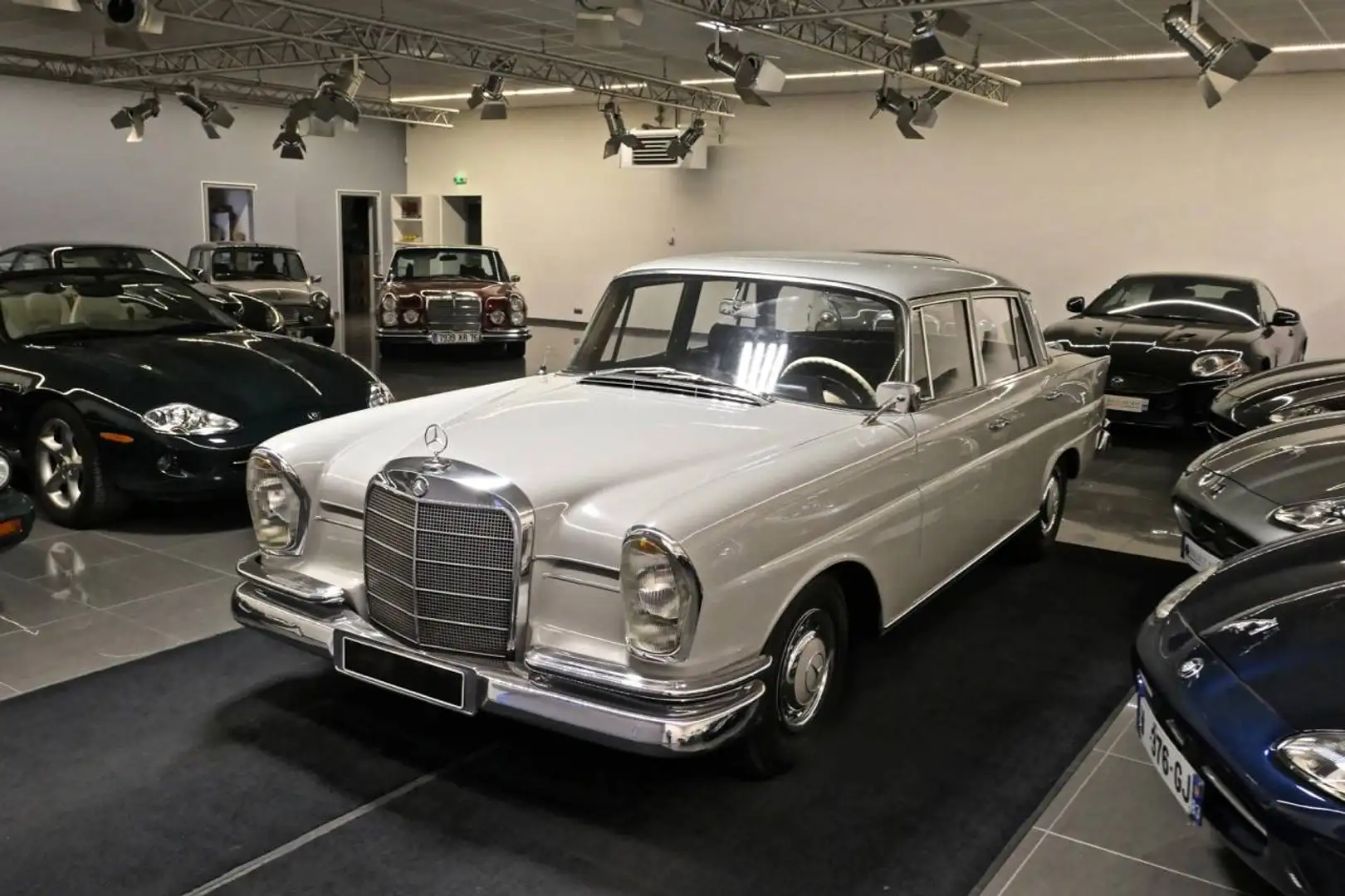 Mercedes-Benz 220 Berline SE Szary - 1