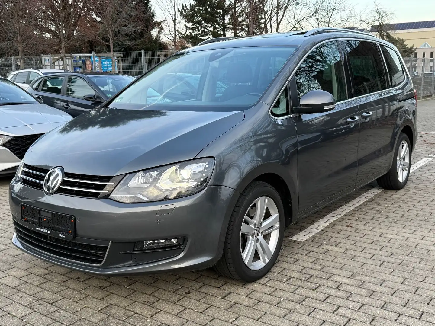 Volkswagen Sharan 2.0 TDI*DSG*7-Sitz*AHK*E-Tür*PANO*ACC*Spu Grau - 2