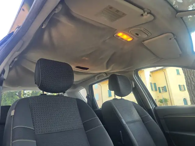 Renault Scenic view 12