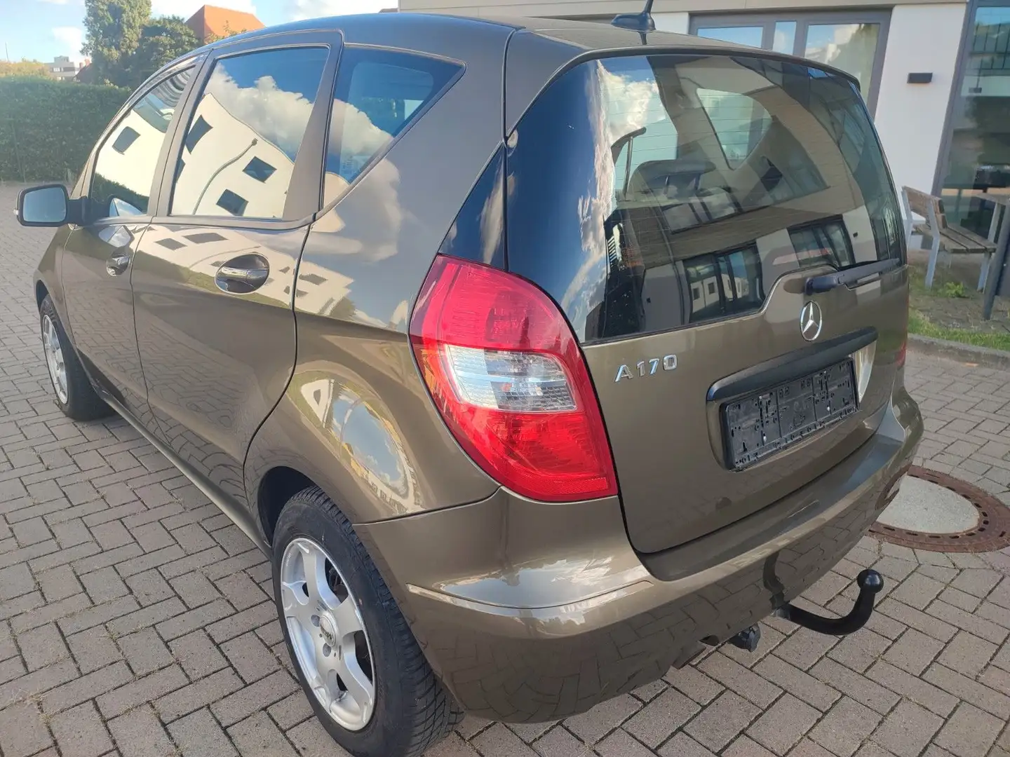 Mercedes-Benz A 180 -Klasse Anhängerkupplung, Klima, panoramada Gold - 2