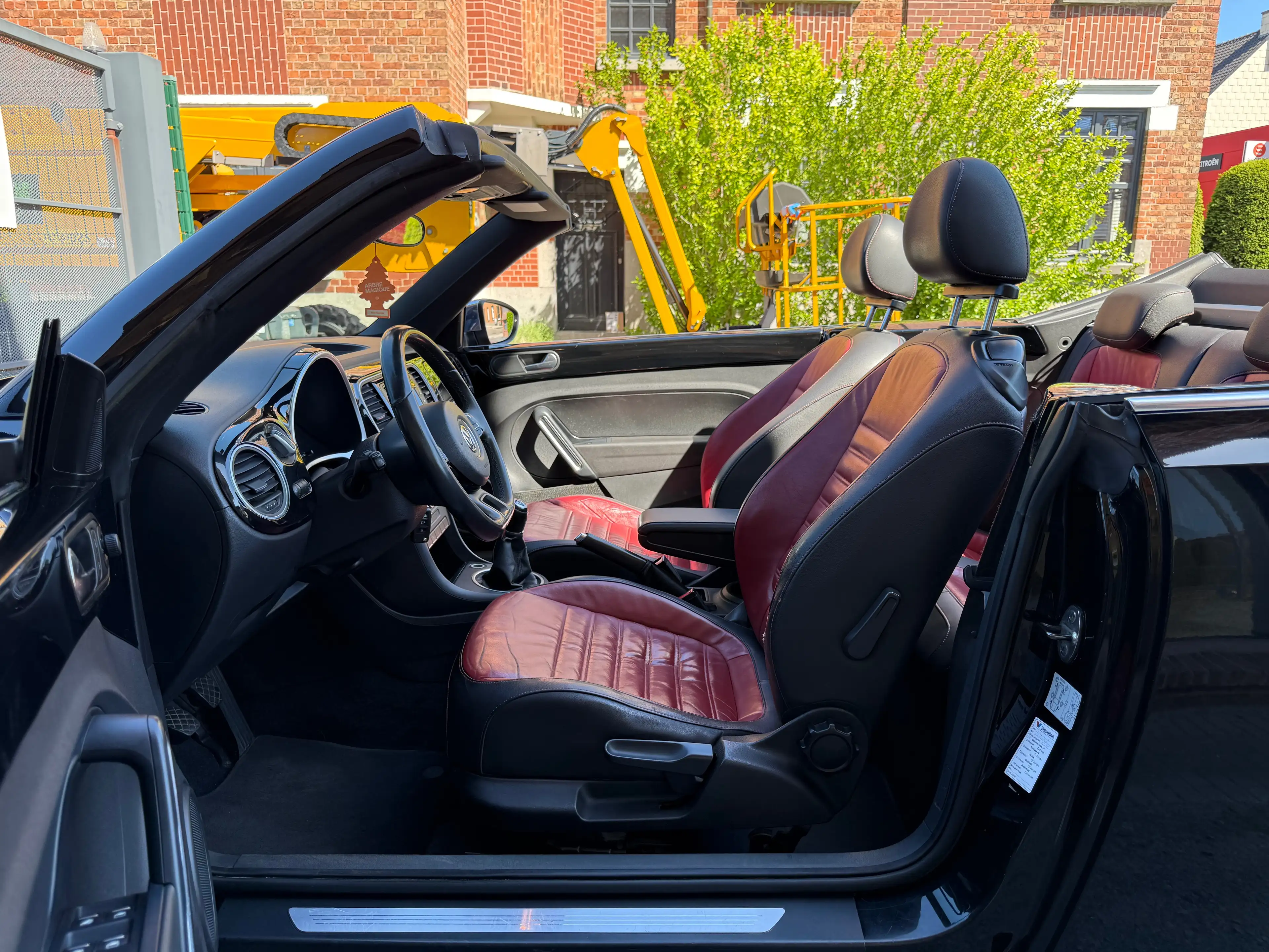 Volkswagen Beetle Cabriolet 1.6 CR TDi Design // AIRCO // — photo 8