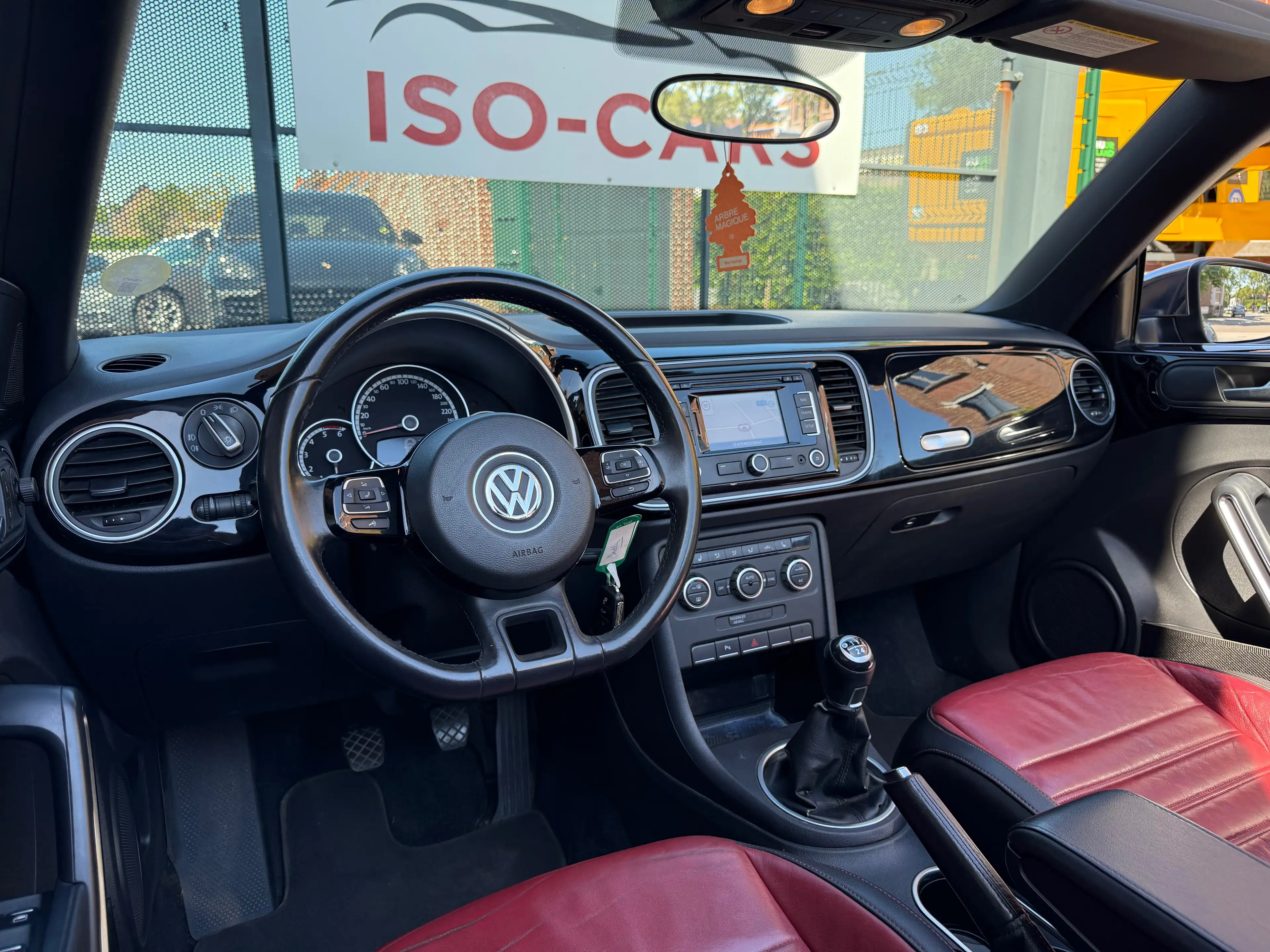 Volkswagen Beetle Cabriolet 1.6 CR TDi Design // AIRCO // — photo 9