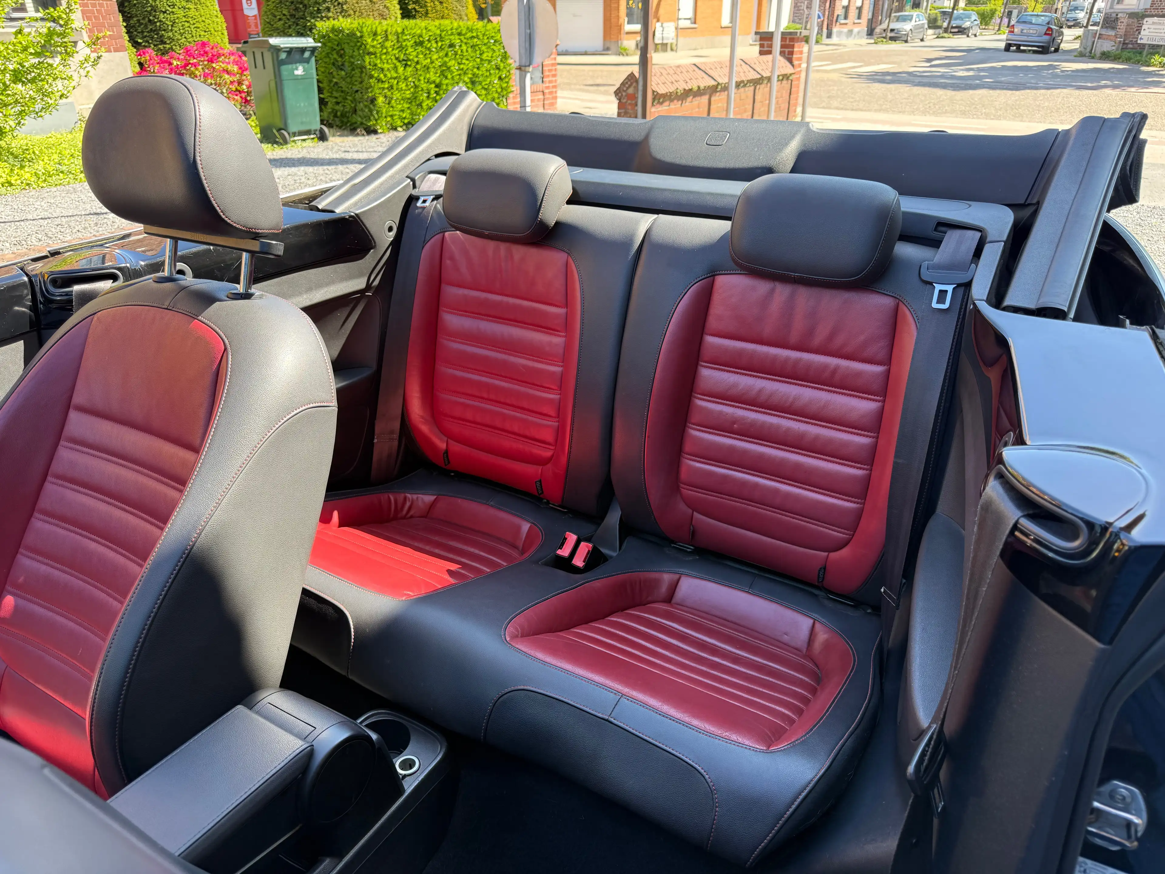 Volkswagen Beetle Cabriolet 1.6 CR TDi Design // AIRCO // — photo 13