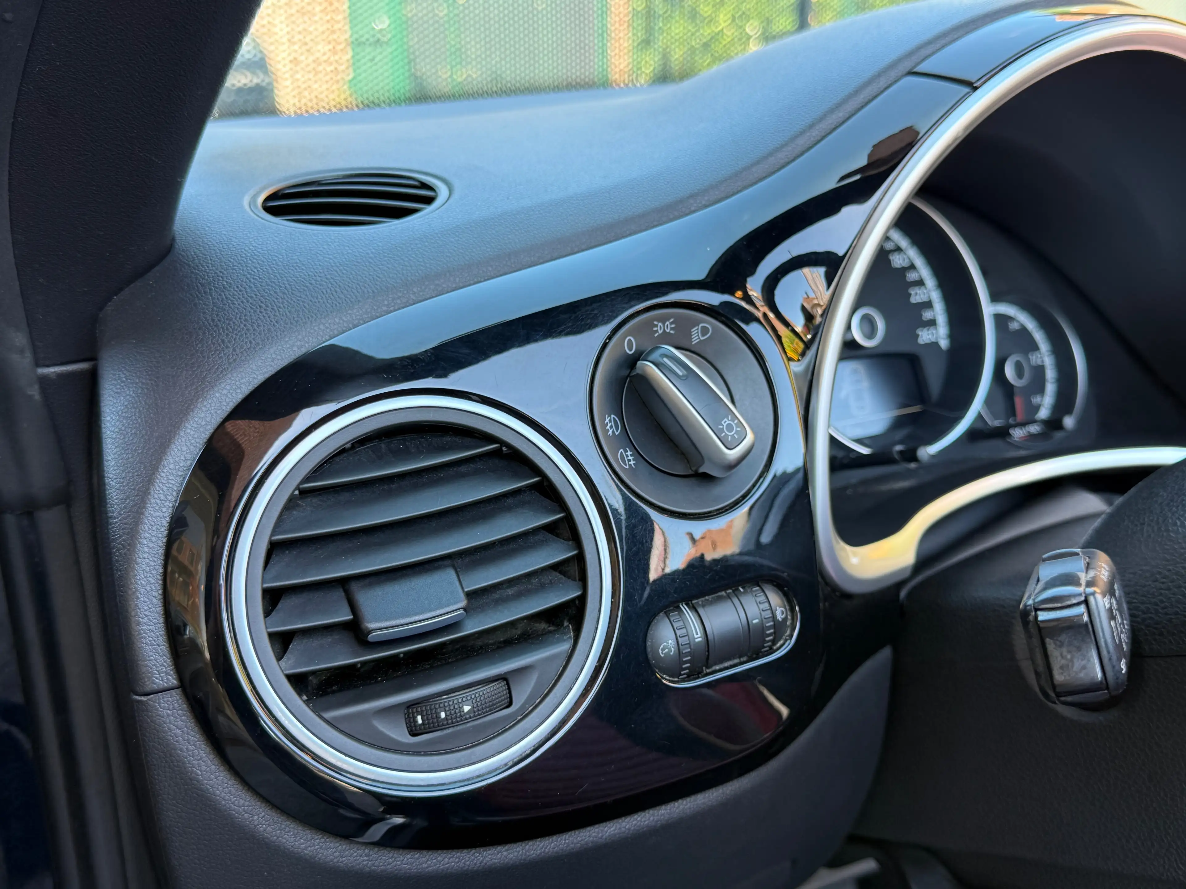 Volkswagen Beetle Cabriolet 1.6 CR TDi Design // AIRCO // — photo 15
