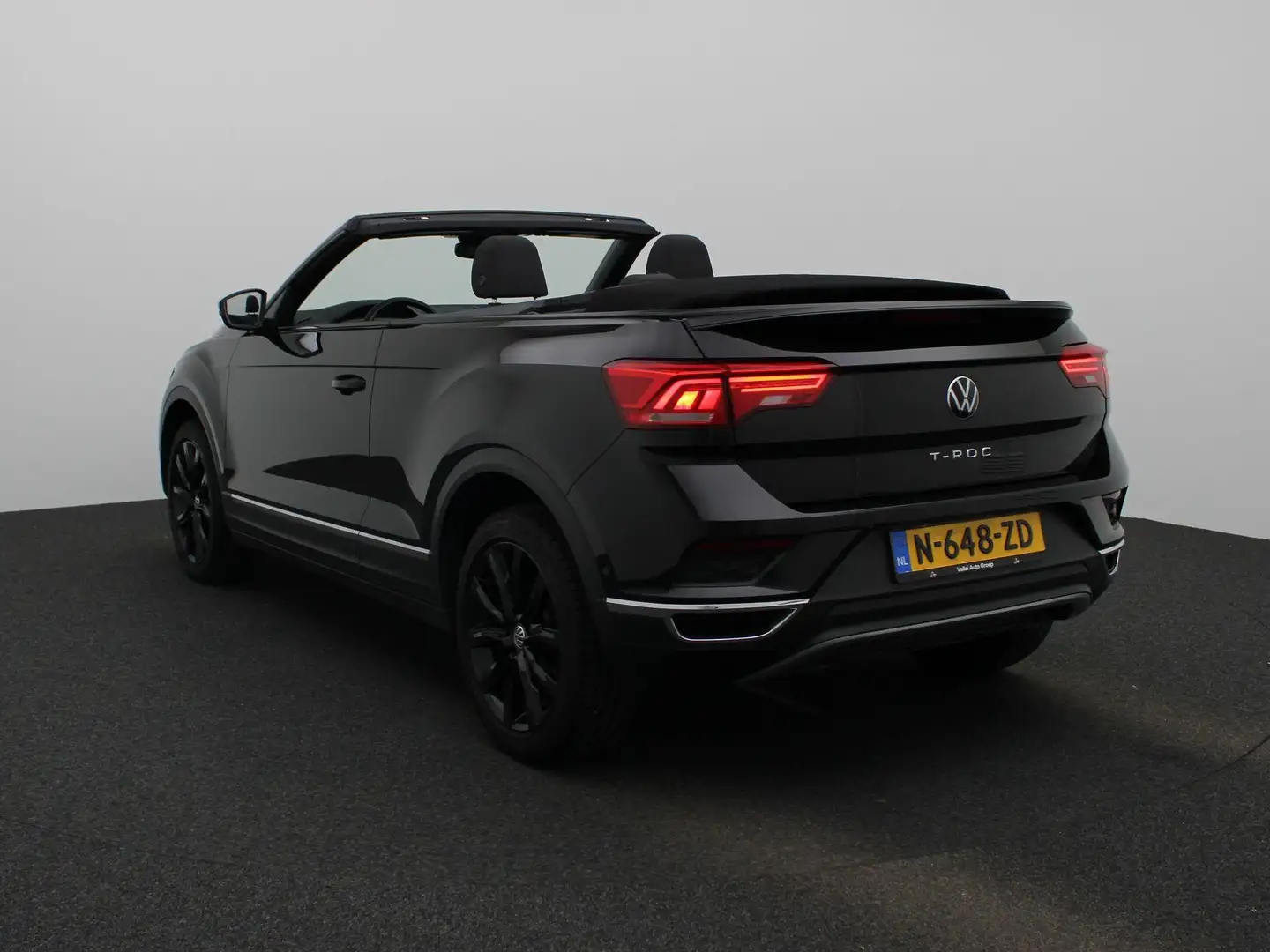 Volkswagen T-Roc Cabrio 1.5 TSI Style 150 PK | Automaat | Navigatie Zwart - 2