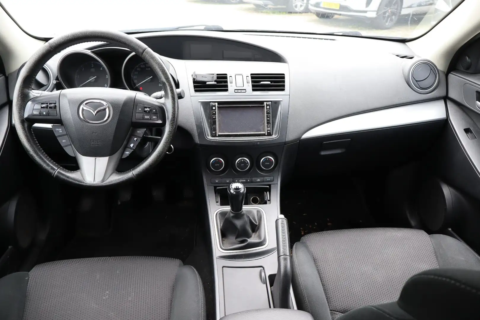 Mazda 3 1.6 CiTD Navigator Koppakking is lek, motor loopt Grijs - 2
