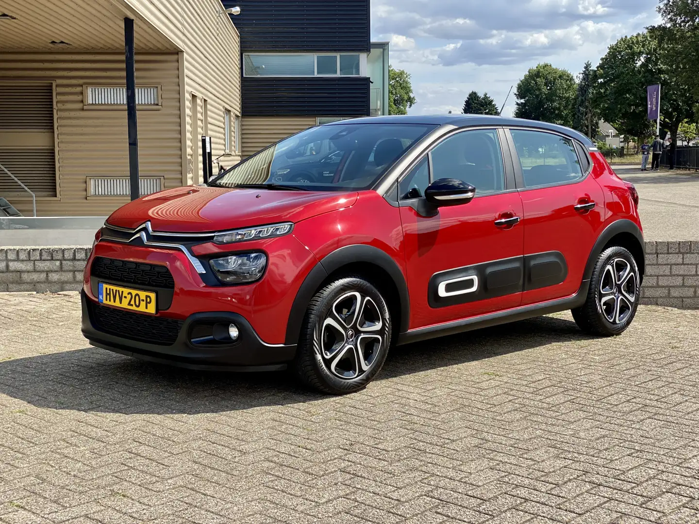 Citroen C3 1.2 PureTech Shine | Apple car,keyless,camera,crui Rood - 1