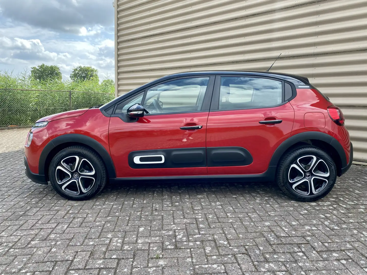 Citroen C3 1.2 PureTech Shine | Apple car,keyless,camera,crui Rood - 2