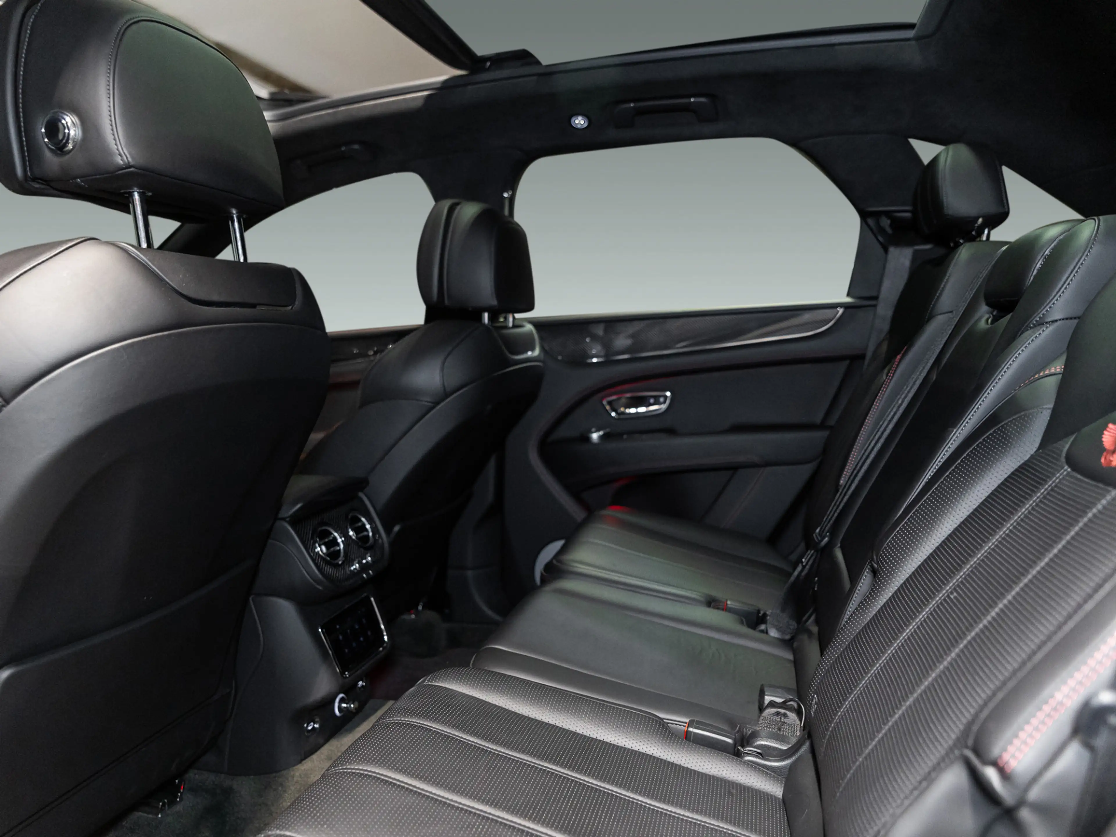 Bentley Bentayga V8 |Black Line|Comfort Spec|7-Seat|Carbon — photo 15