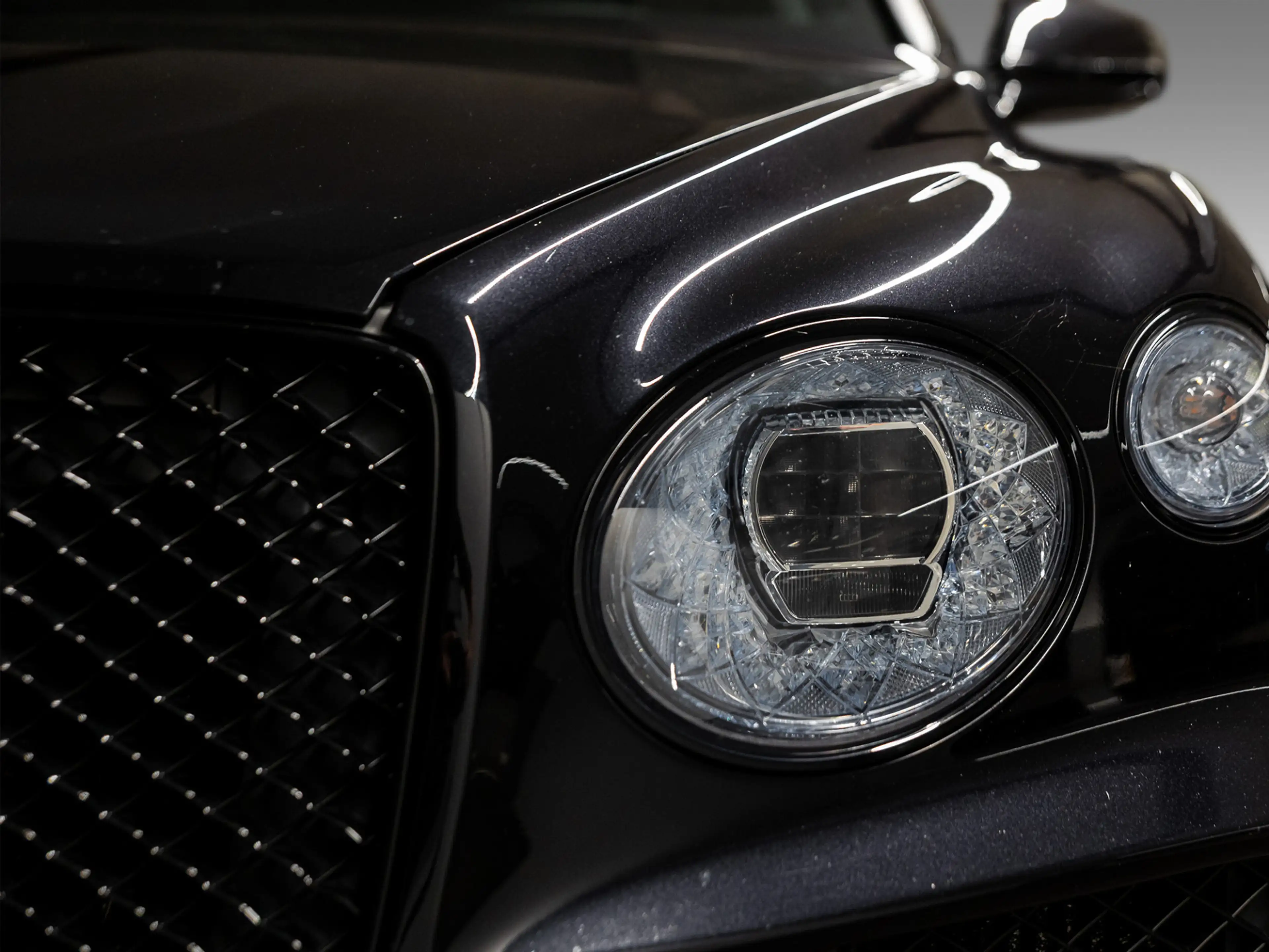 Bentley Bentayga V8 |Black Line|Comfort Spec|7-Seat|Carbon — photo 8