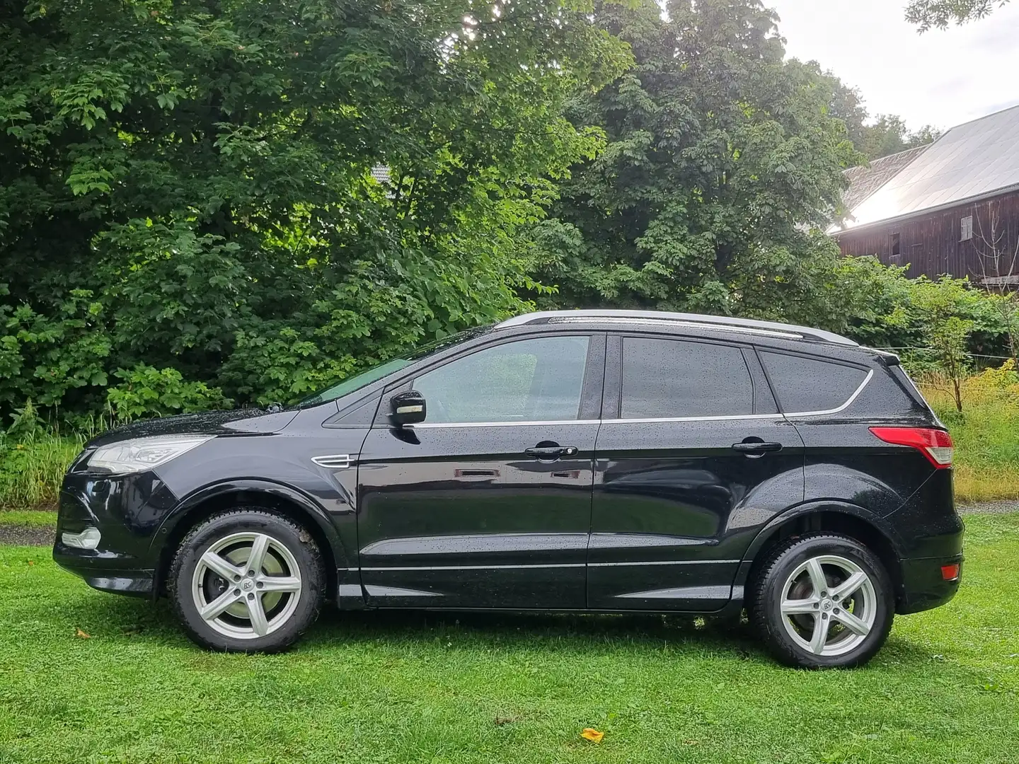 Ford Kuga Individual NAVI*CAM*XENON*TÜV NEU*8xFACH*S-HEFT Schwarz - 2