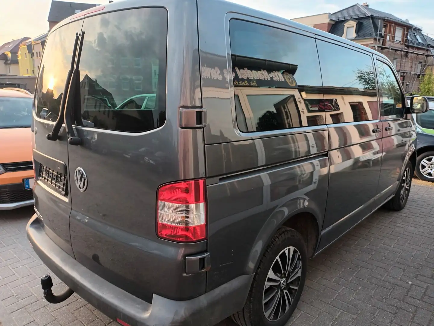 Volkswagen T5 Transporter T5 TRANSPORTER BUS CARAVELLE TRENDLINE AHK !! Grau - 2