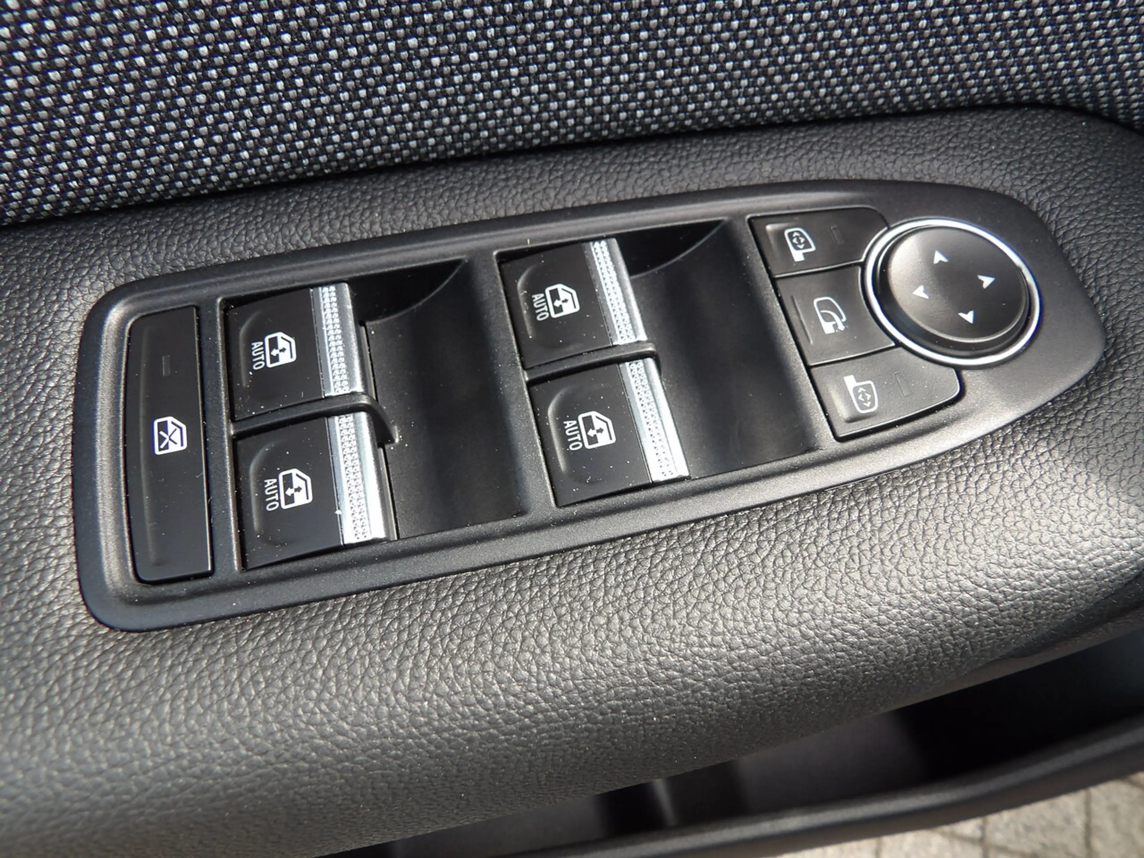 Renault Symbioz Techno Mild Hybride TCe 140 EDC — photo 7