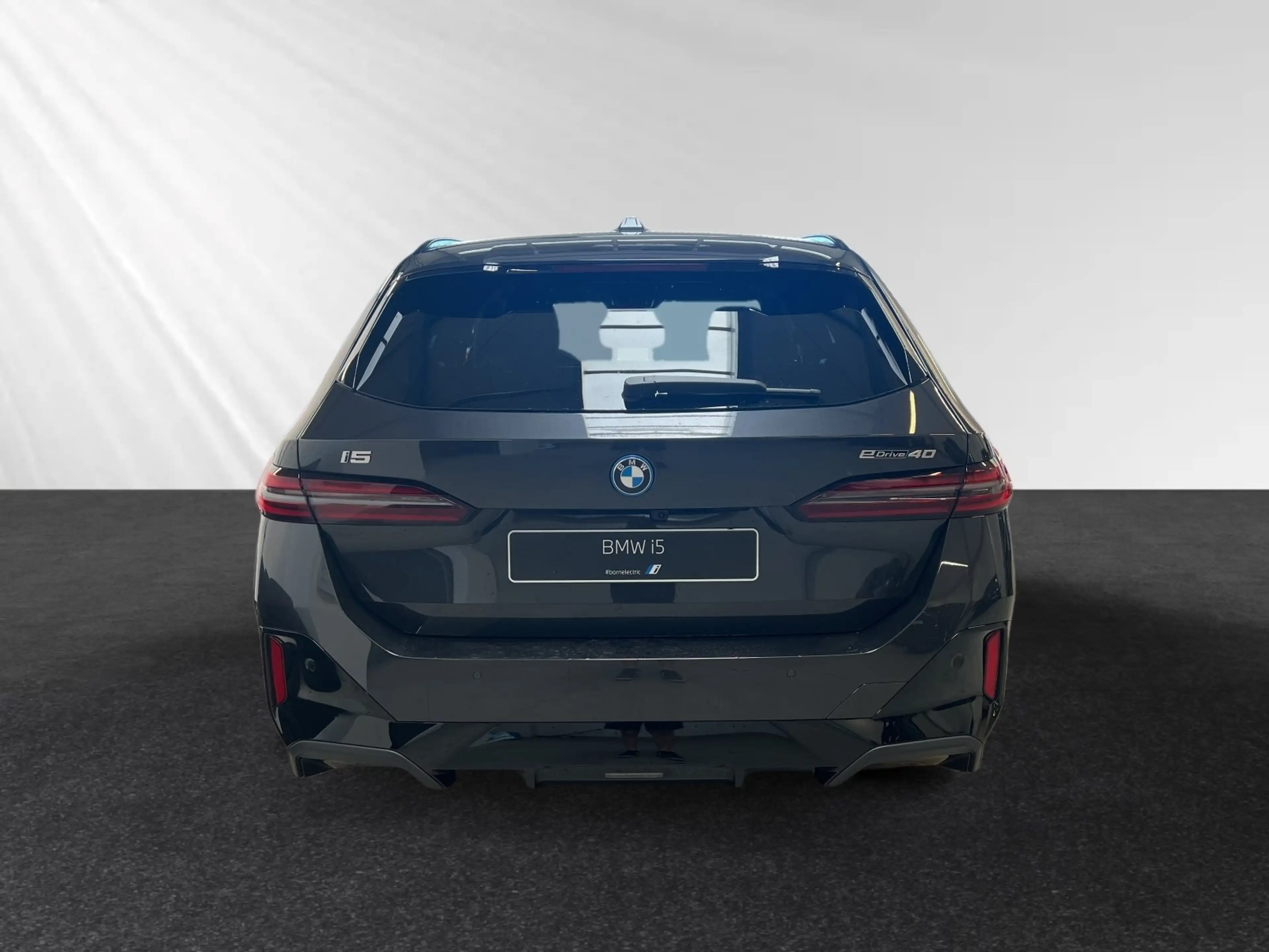 BMW i5 eDrive40 Touring M Sport Pro|AHK|Pano|H/K — photo 8