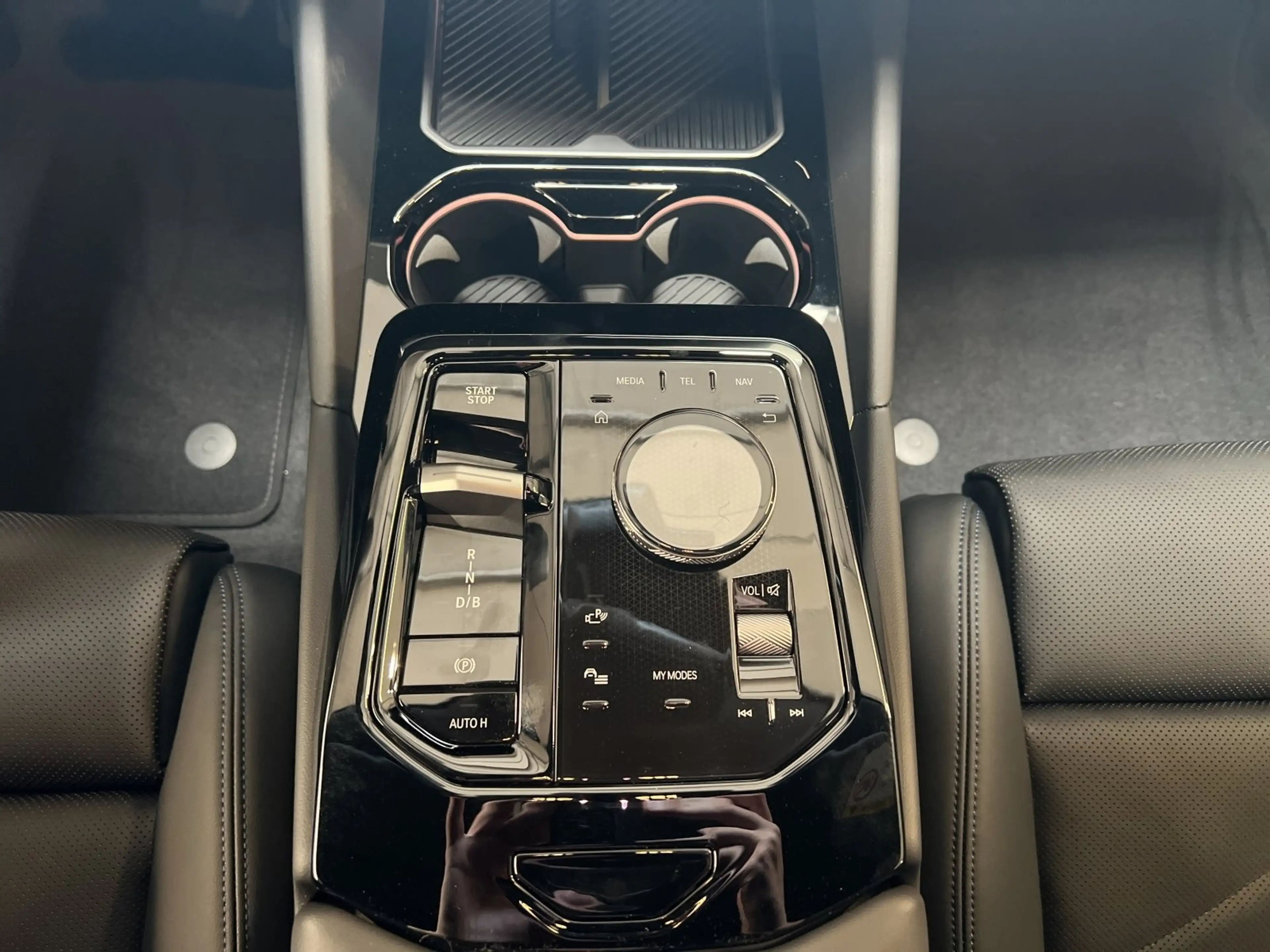 BMW i5 eDrive40 Touring M Sport Pro|AHK|Pano|H/K — photo 13