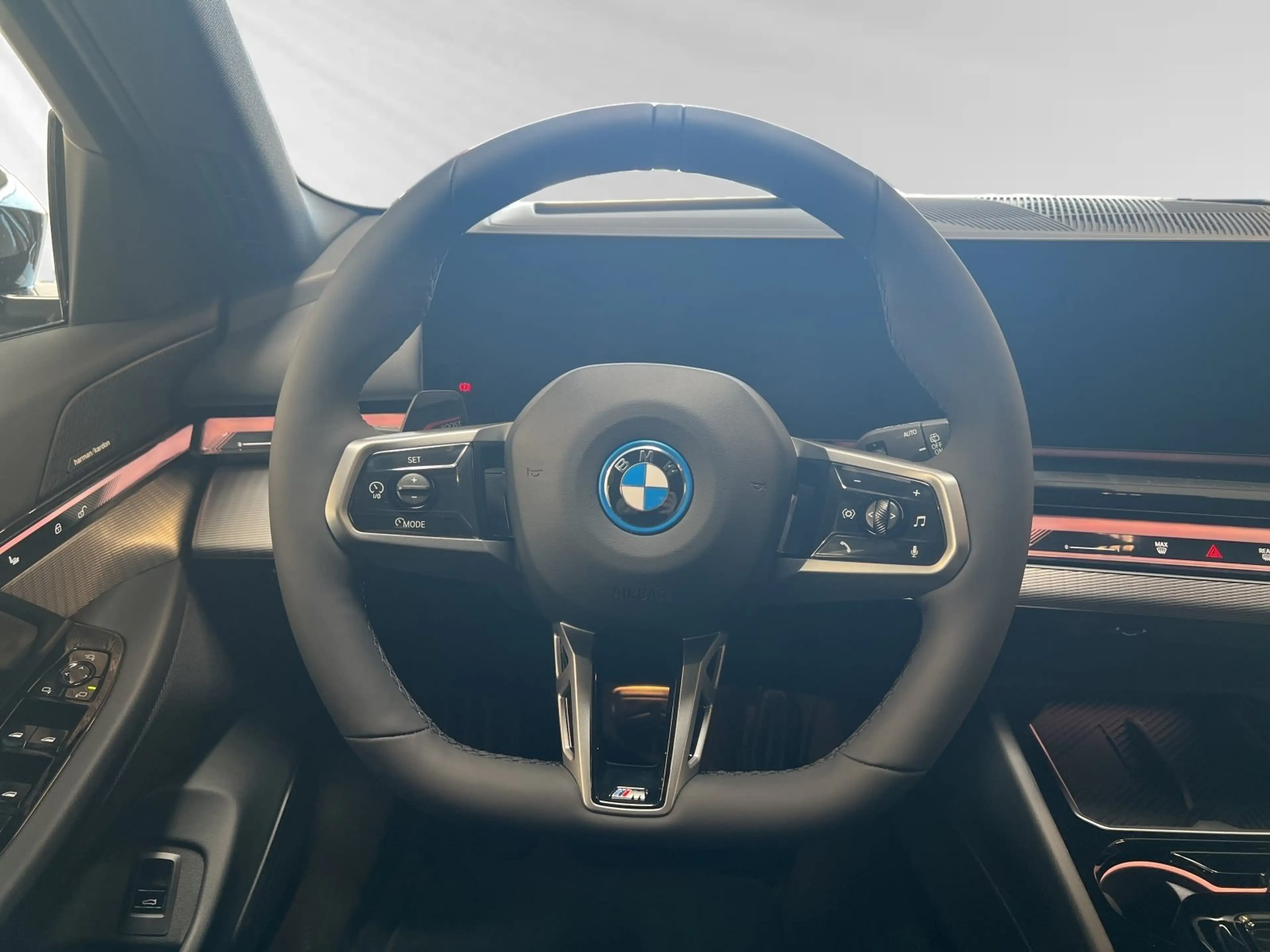 BMW i5 eDrive40 Touring M Sport Pro|AHK|Pano|H/K — photo 12