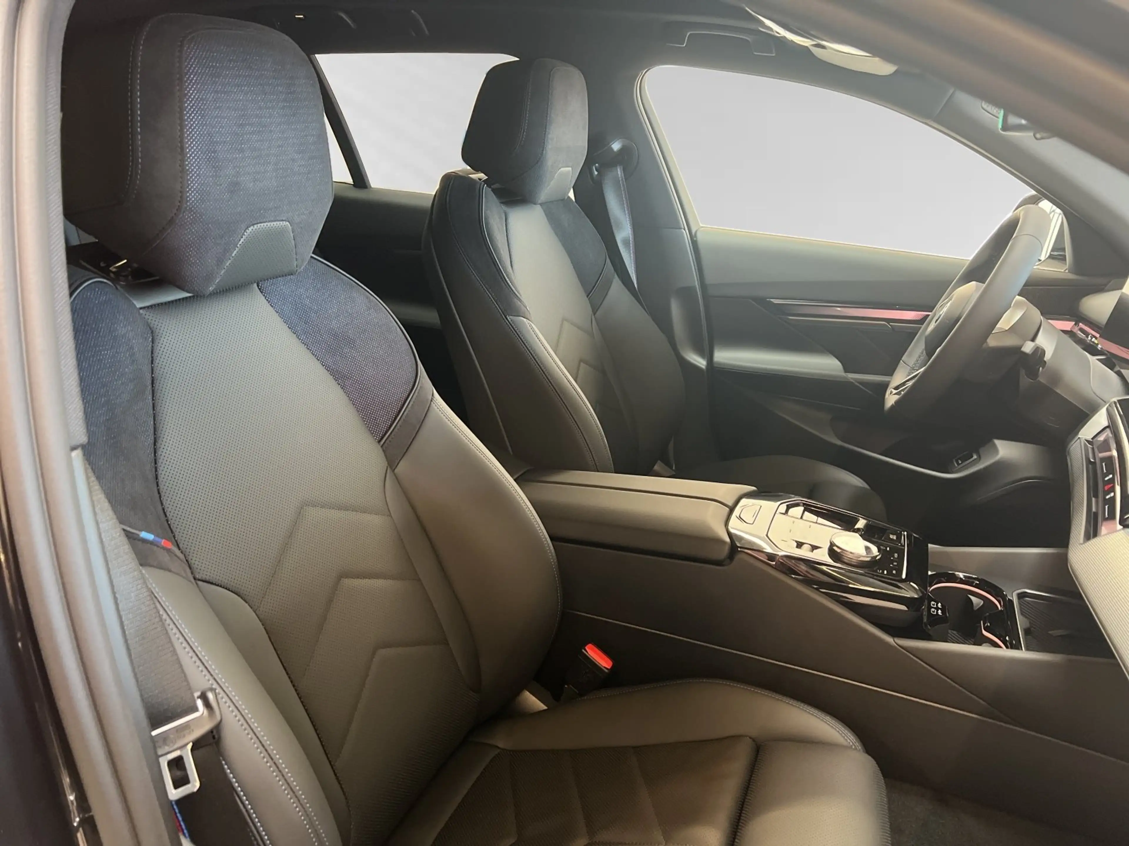 BMW i5 eDrive40 Touring M Sport Pro|AHK|Pano|H/K — photo 9