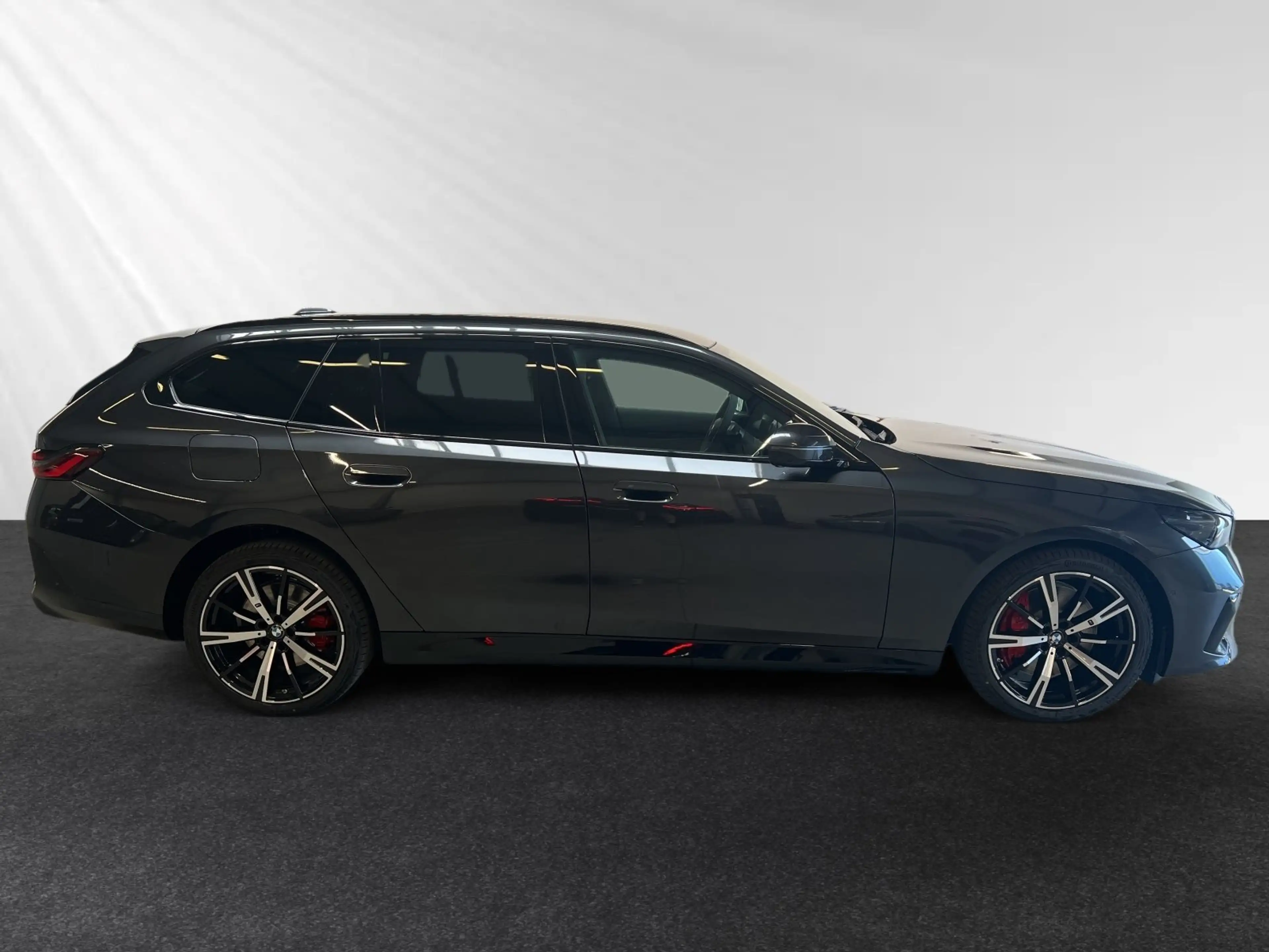 BMW i5 eDrive40 Touring M Sport Pro|AHK|Pano|H/K — photo 2