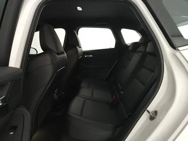 BMW 2 Series view 10