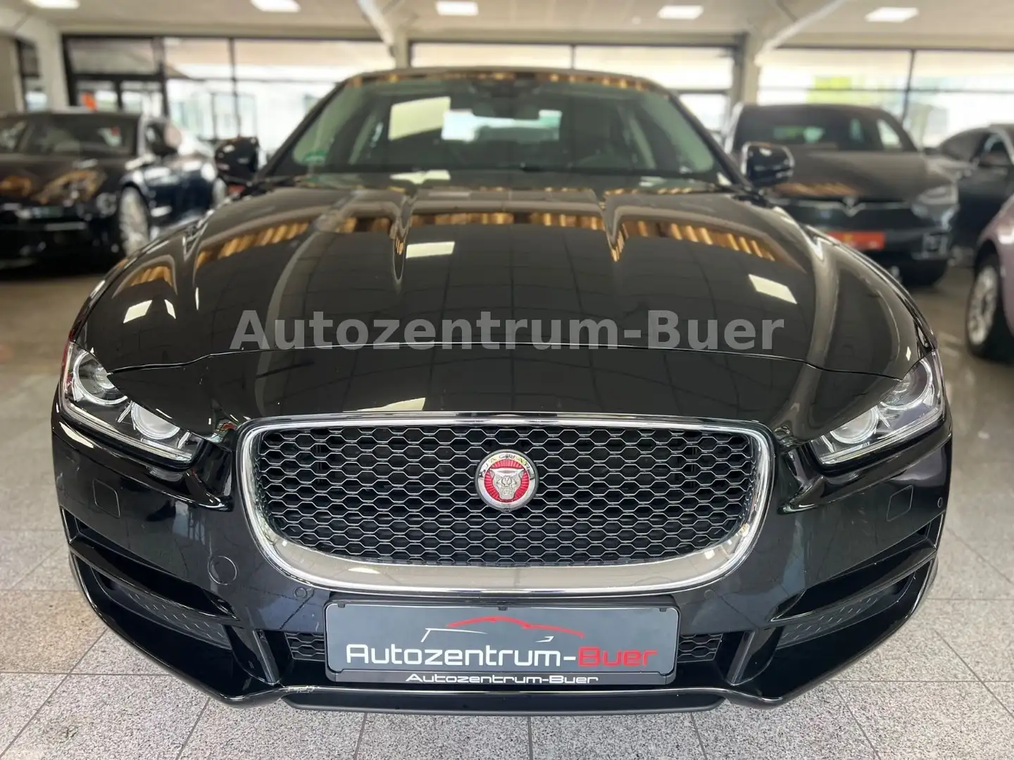Jaguar XE Prestige Handschalter/Navi/Touch/Kamera/PDC Noir - 1