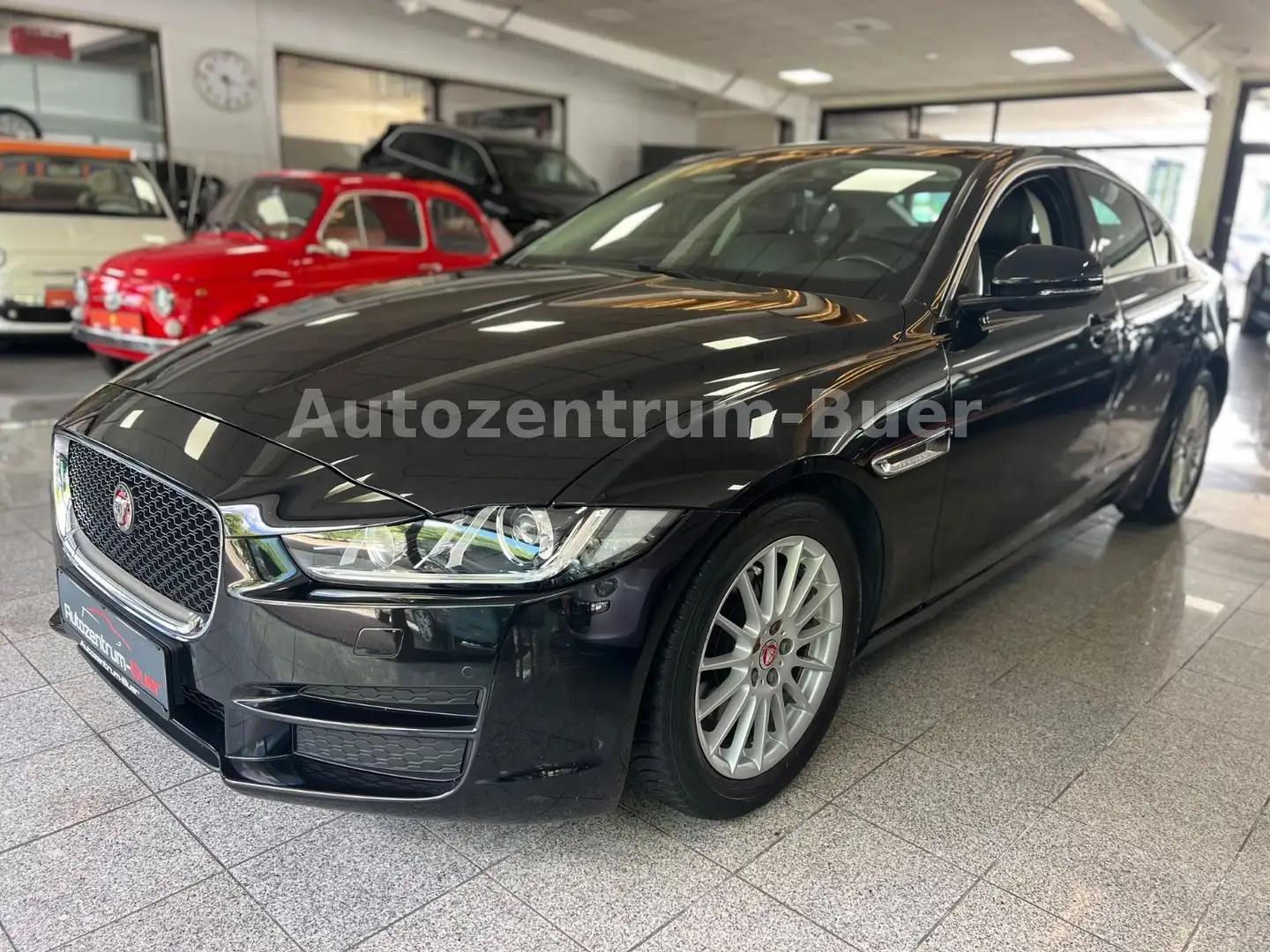 Jaguar XE Prestige Handschalter/Navi/Touch/Kamera/PDC Noir - 2