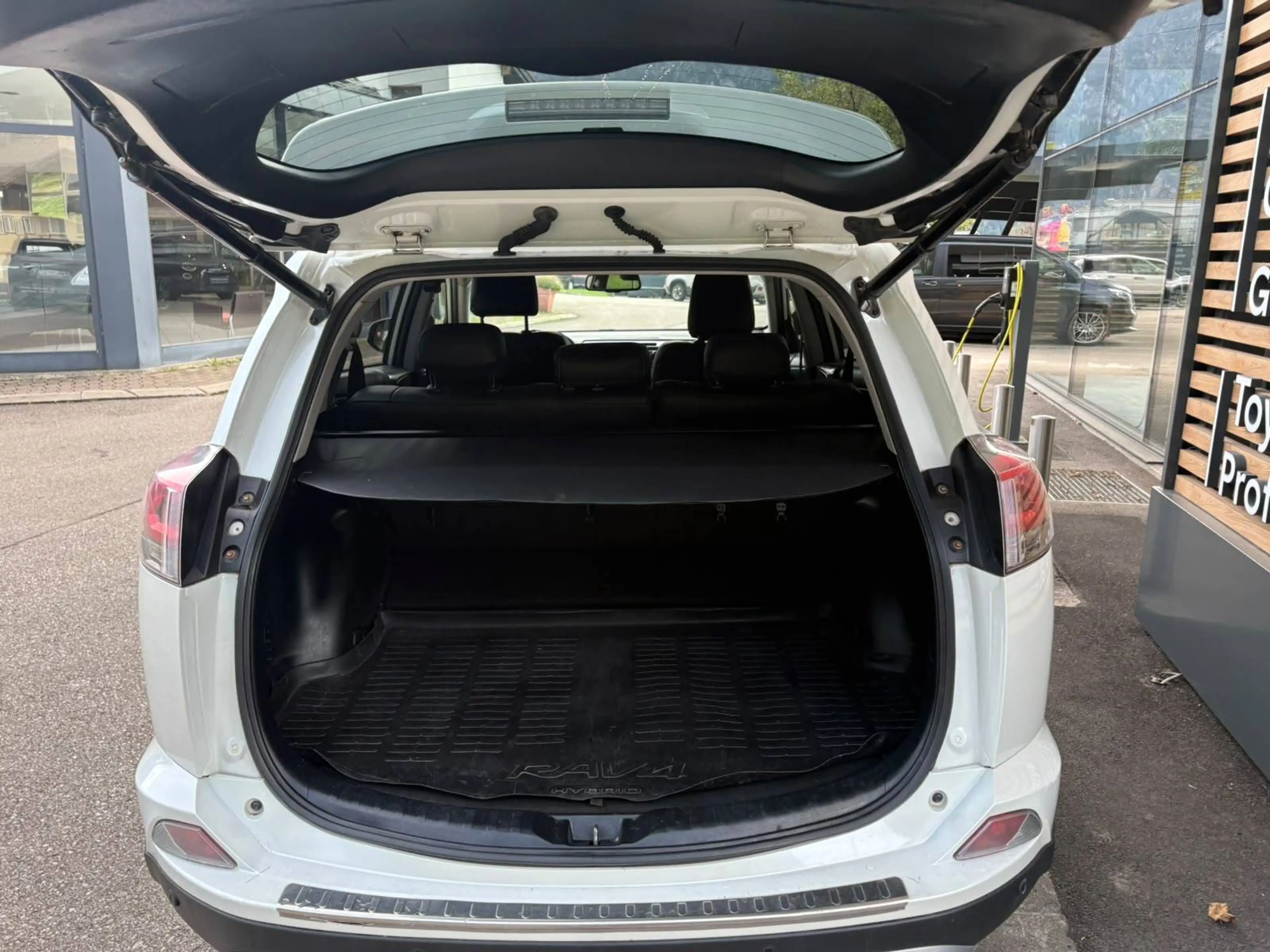 Toyota RAV4 RAV4 2,5 Hybrid Active 4WD Aut. Active — photo 8