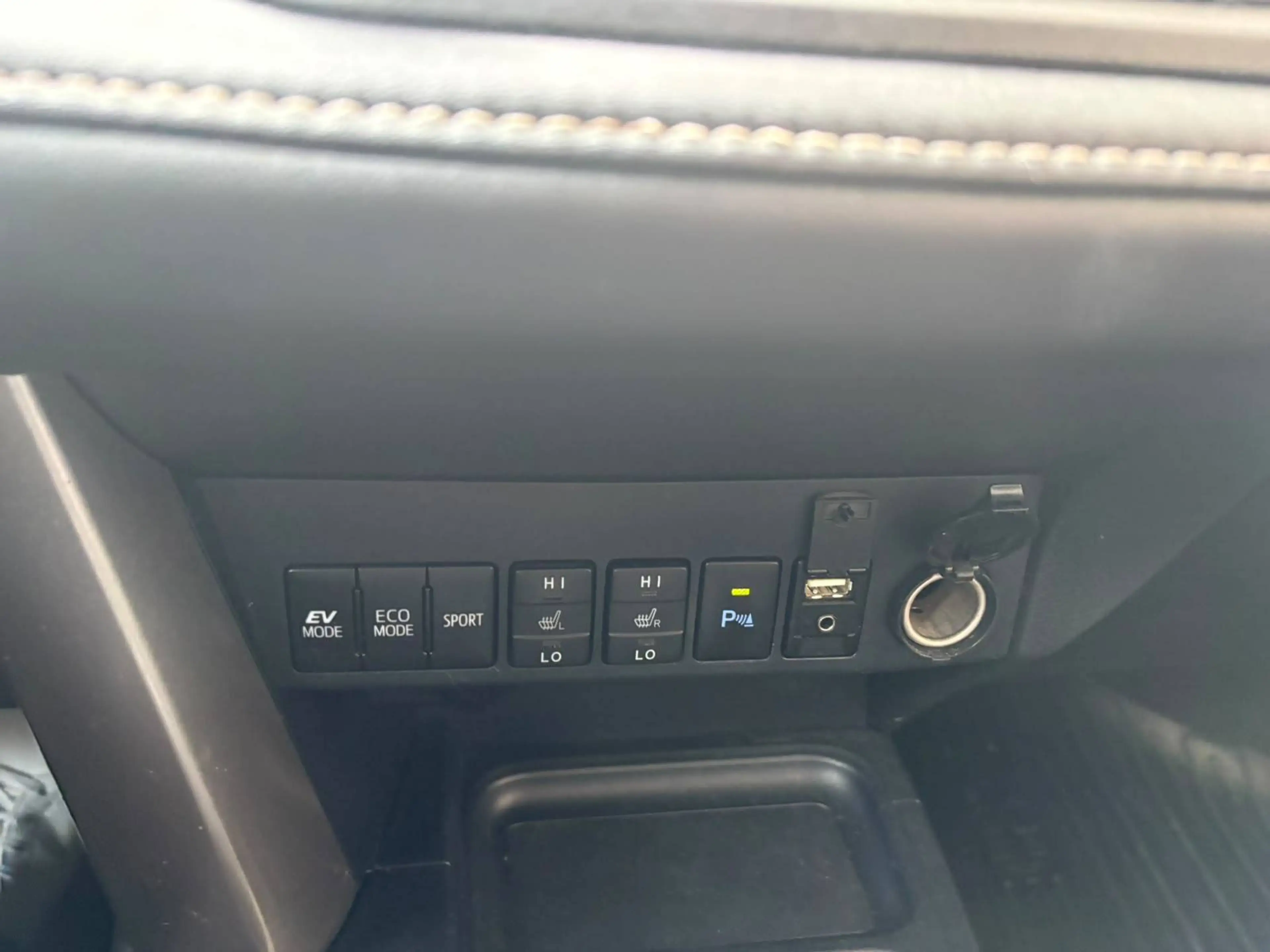 Toyota RAV4 RAV4 2,5 Hybrid Active 4WD Aut. Active — photo 14