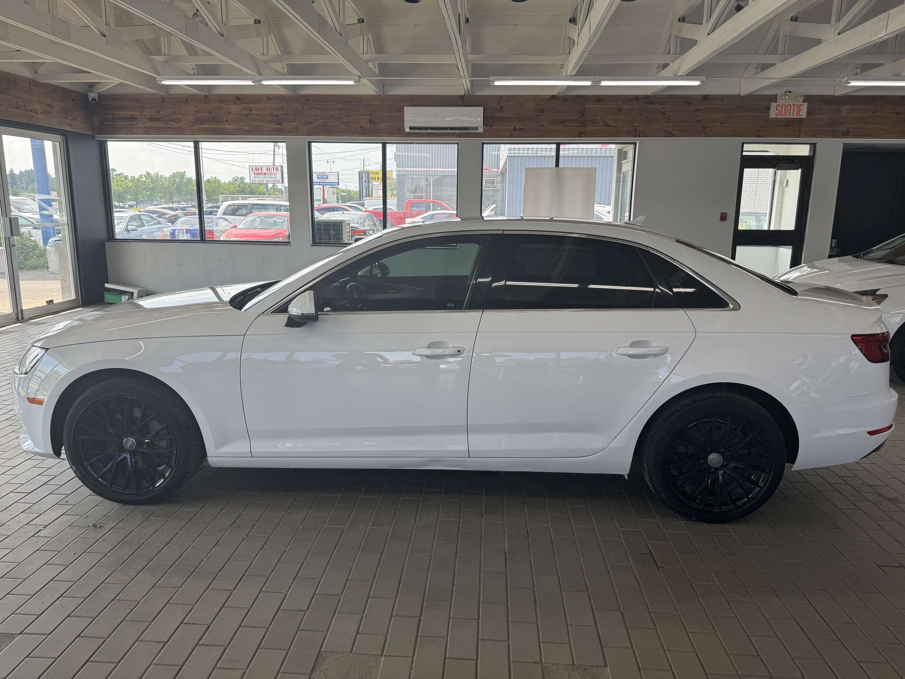 2017 Audi A4 4dr Sdn Auto Progressiv quattro thumb 9