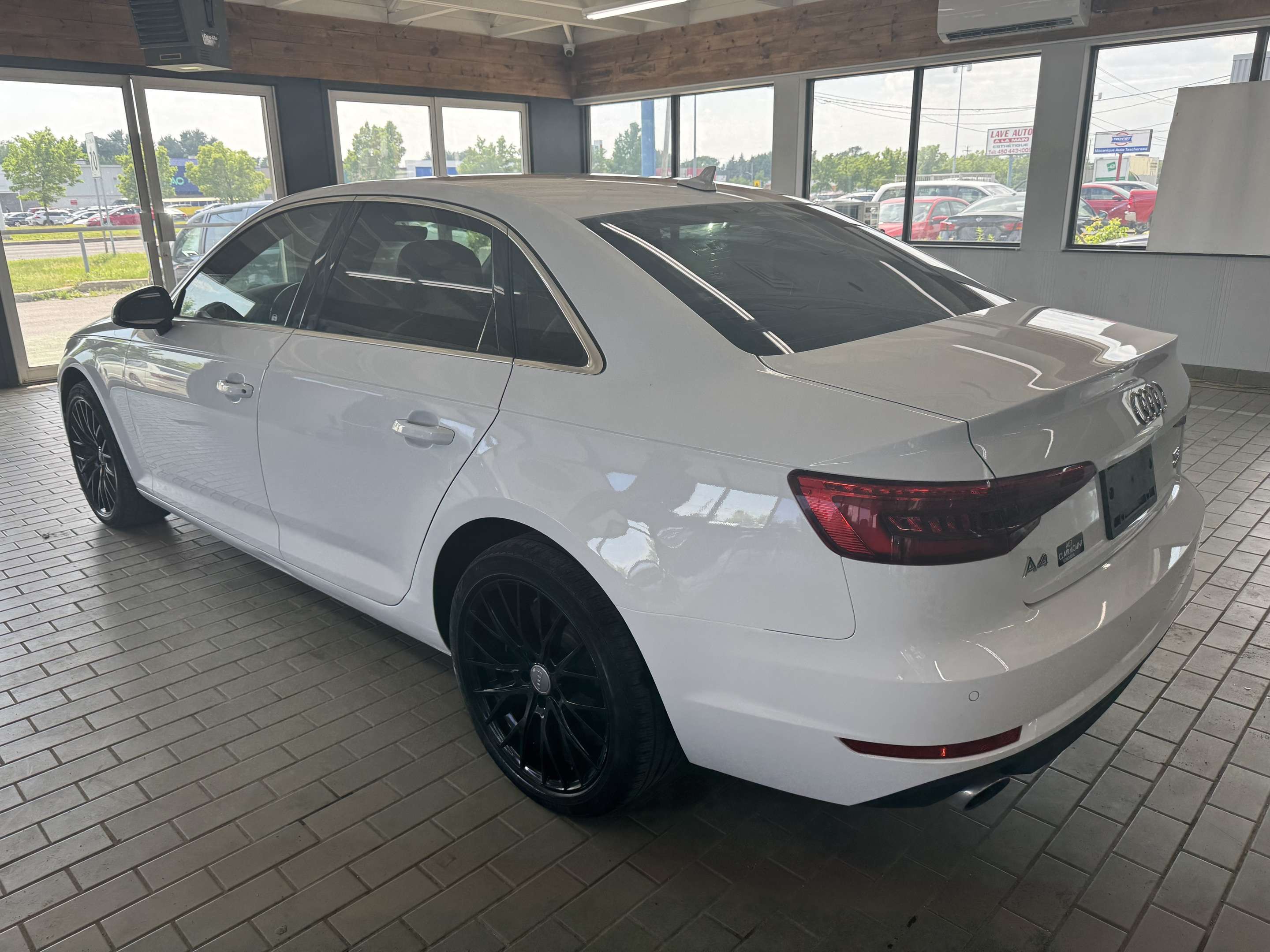 2017 Audi A4 4dr Sdn Auto Progressiv quattro thumb 10