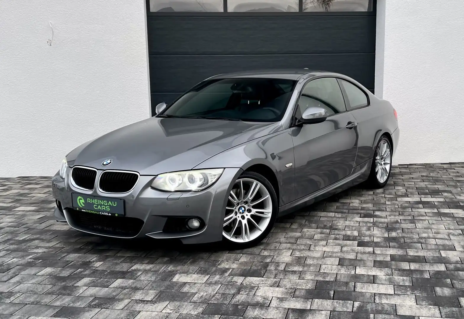 BMW 320 d M Sport HiFiNAVI LEDER PDC SHADOW Grau - 1
