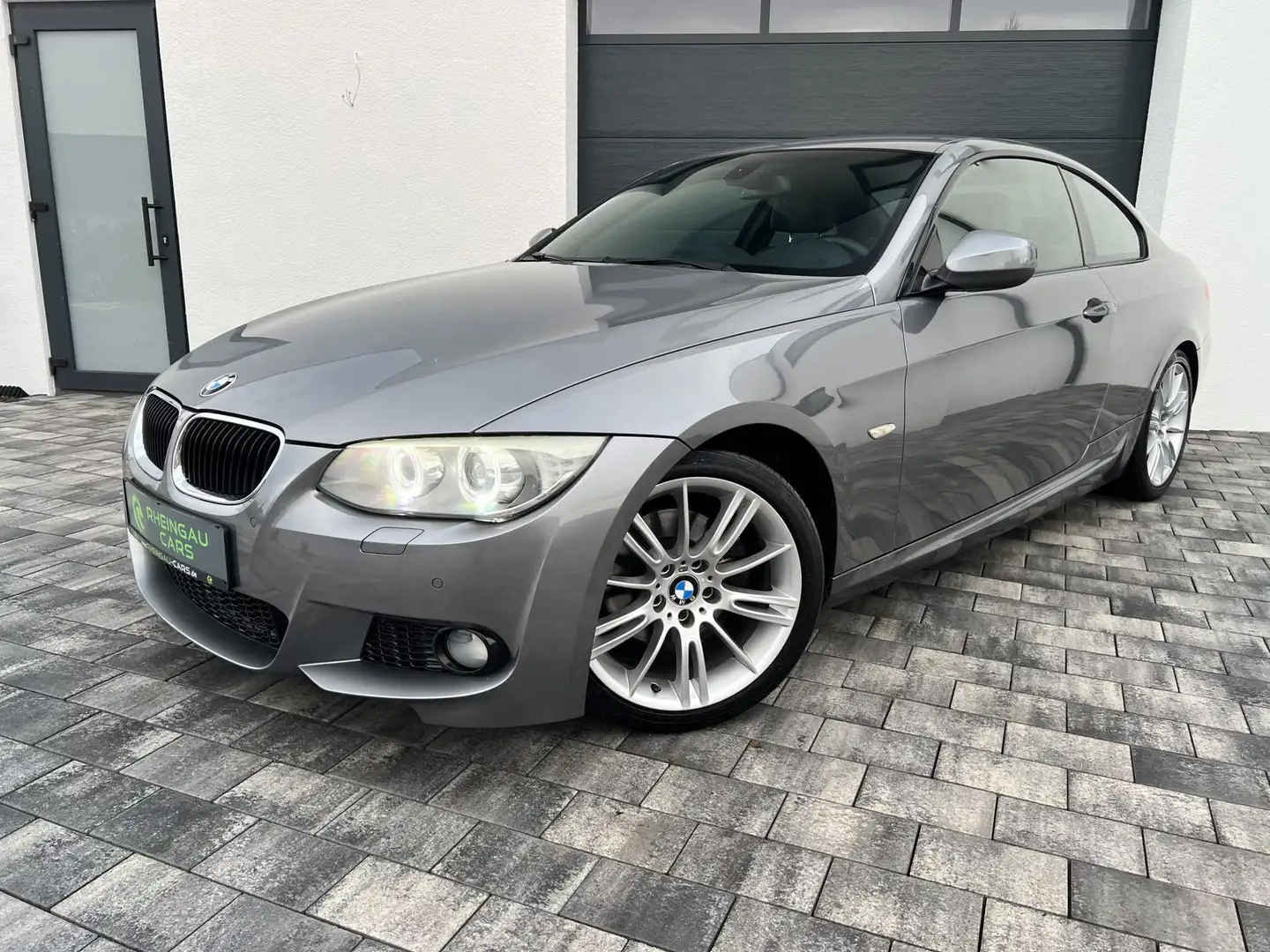 BMW 320 d M Sport HiFiNAVI LEDER PDC SHADOW Grau - 2