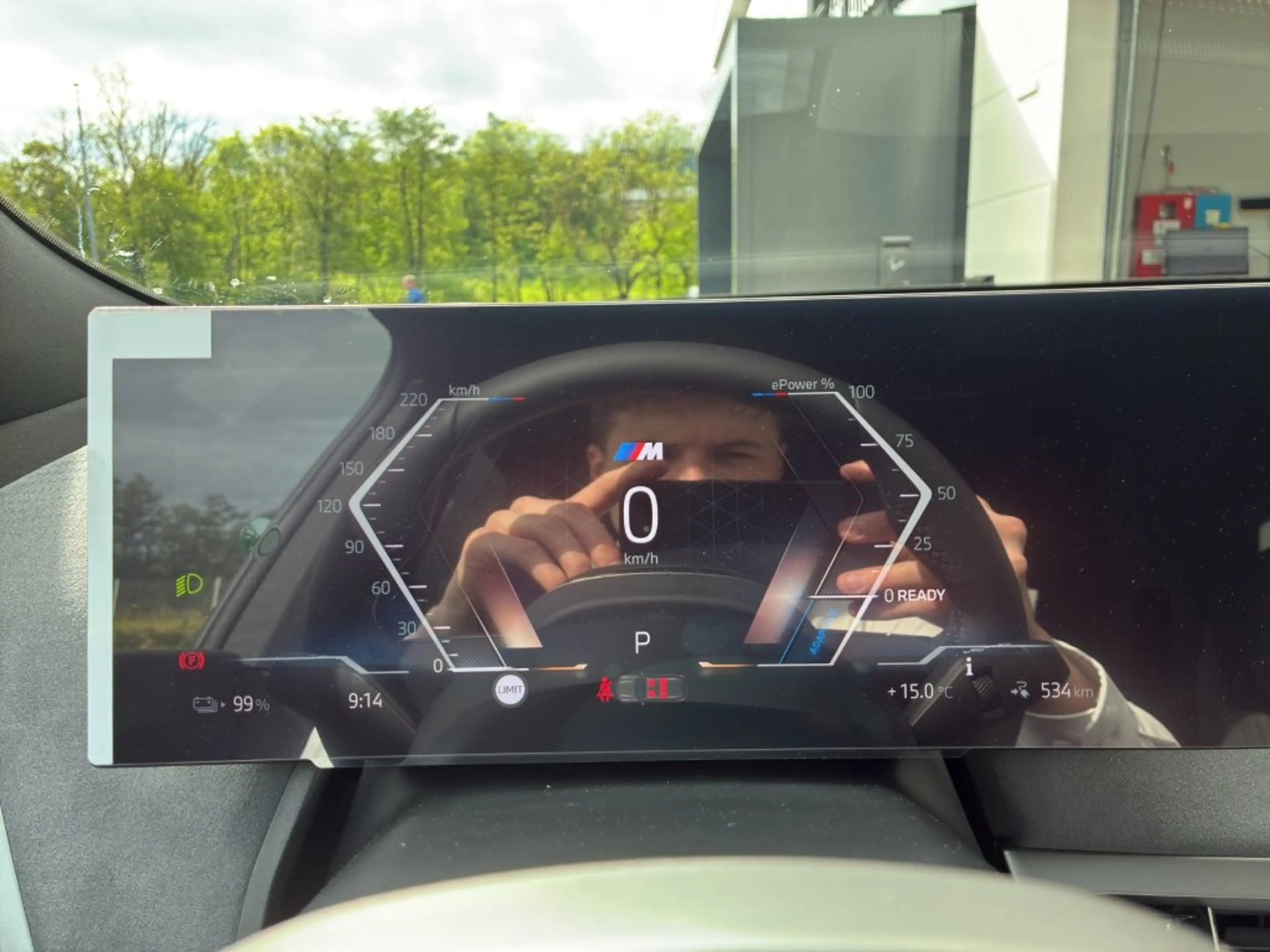 BMW iX xDrive45 — photo 8