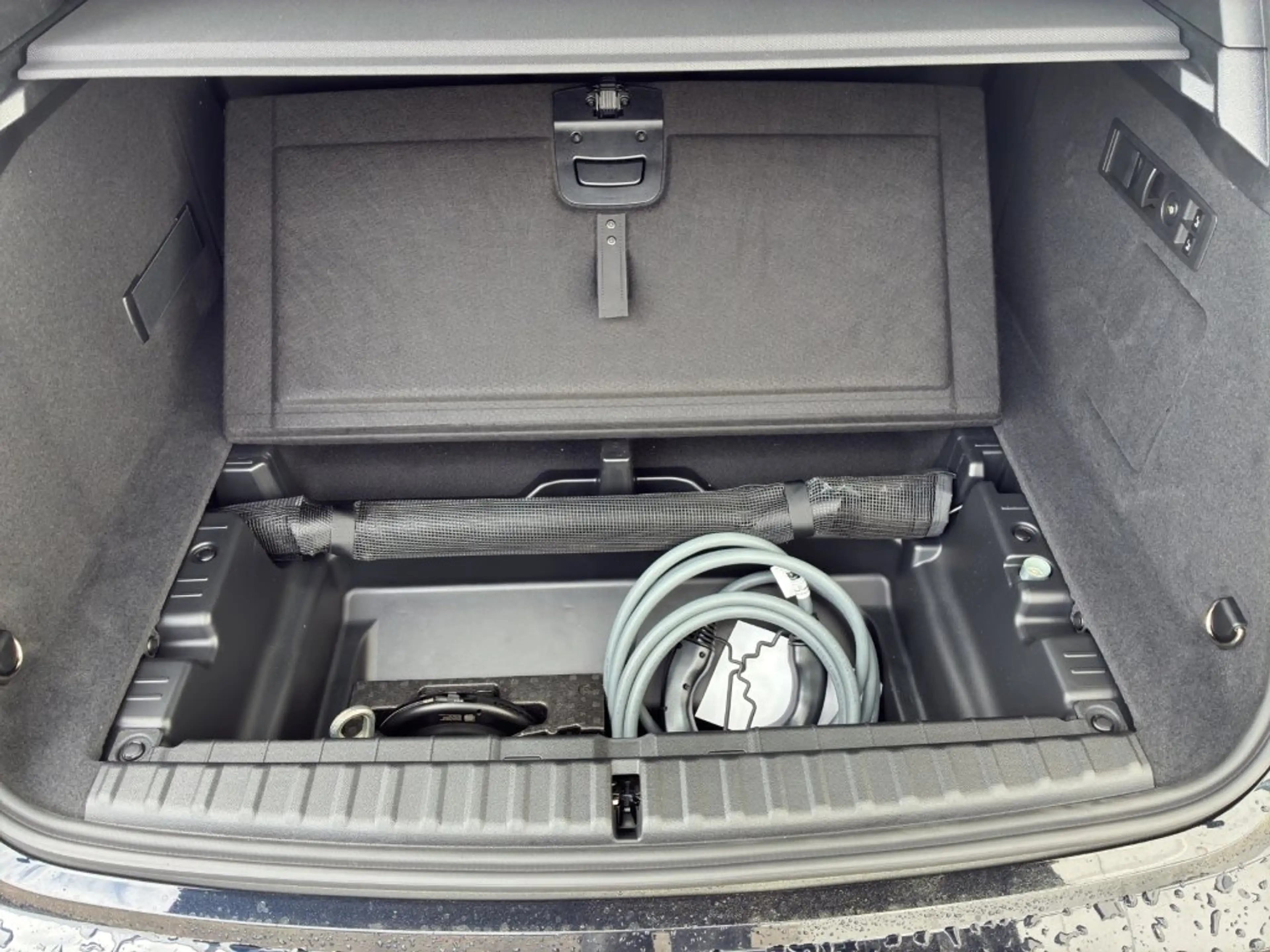 BMW iX xDrive45 — photo 14
