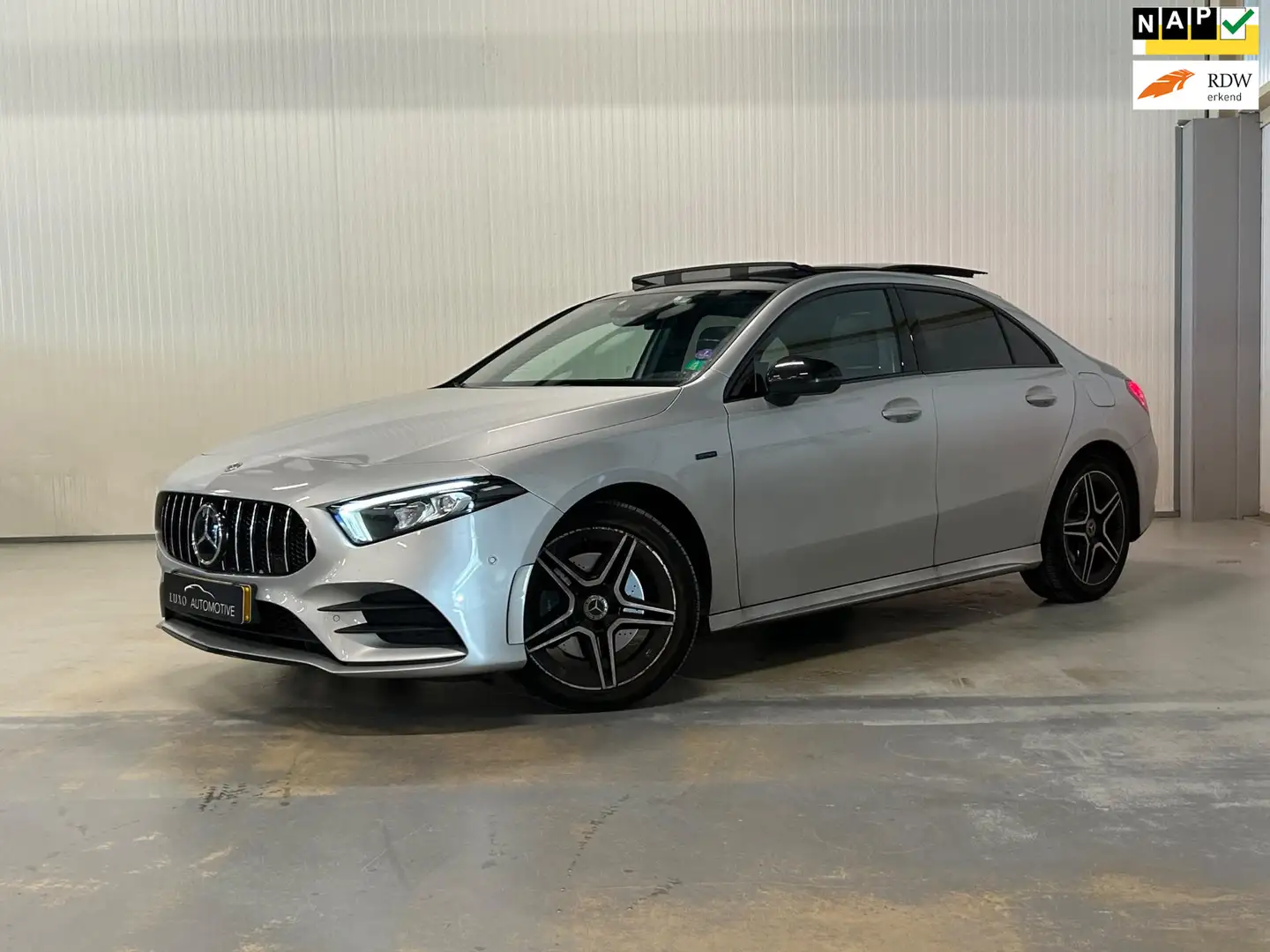 Mercedes-Benz A 250 e Business Solution AMG Limited | PANO | NIGHT | C Grijs - 1