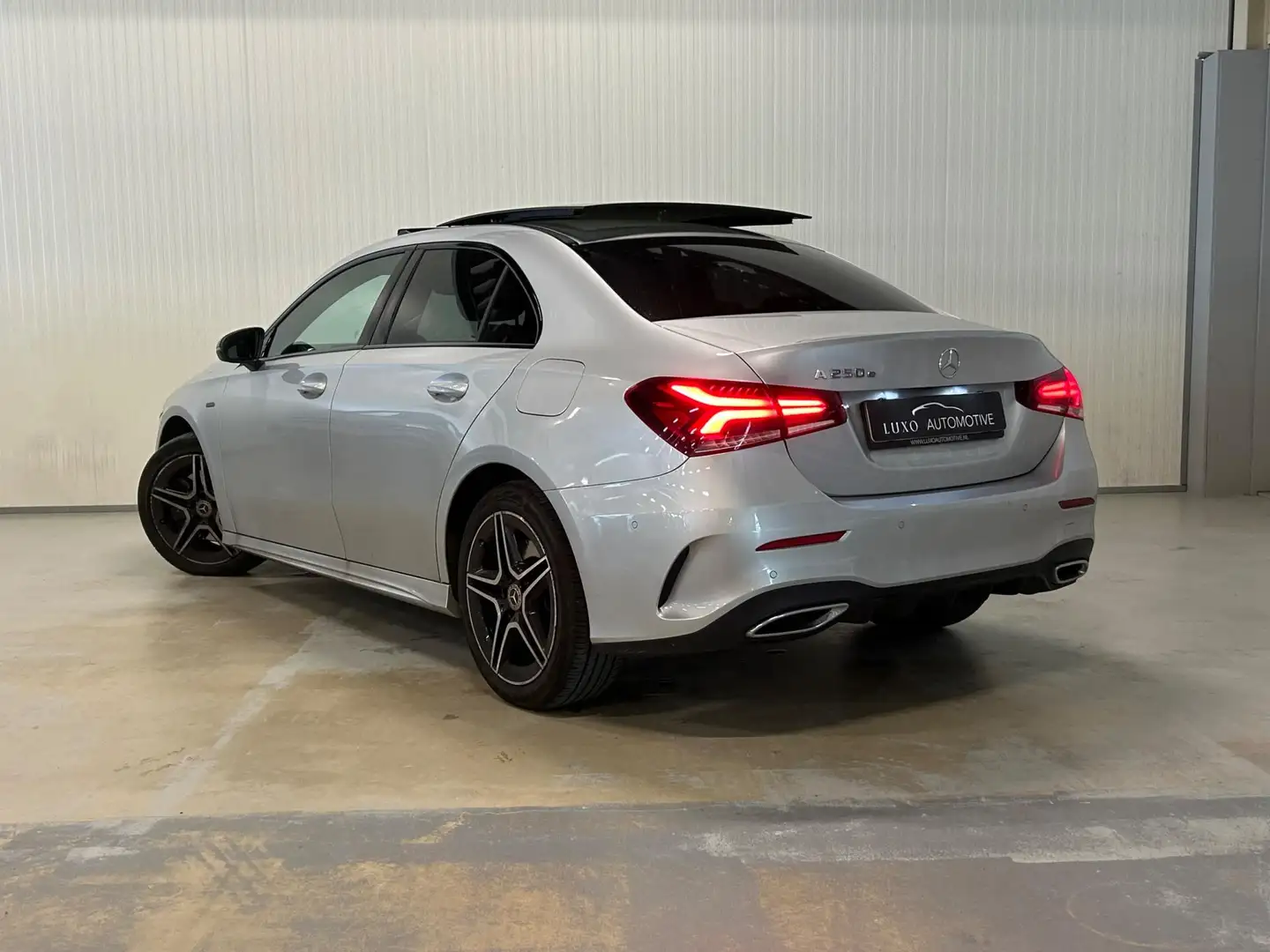 Mercedes-Benz A 250 e Business Solution AMG Limited | PANO | NIGHT | C Grijs - 2