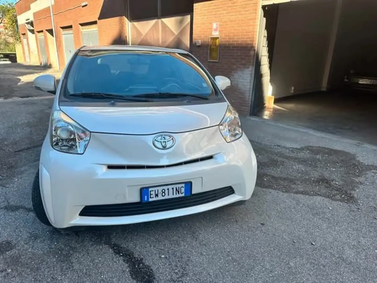 Toyota iQ iQ 1.0 Tobasco cvt Černá - 1