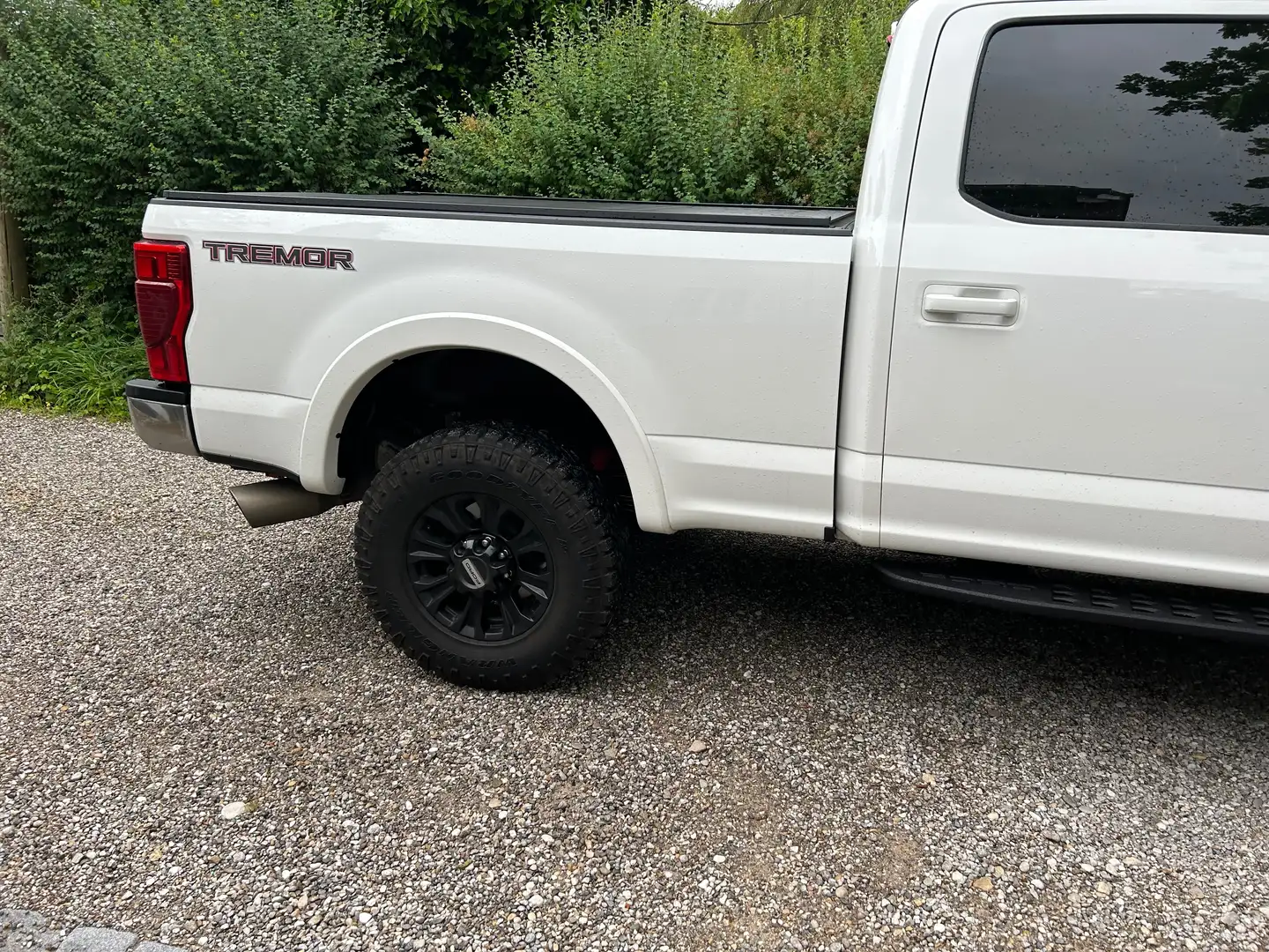 Ford F 250 F 250 LARIAT Super Duty TREMOR Biały - 2