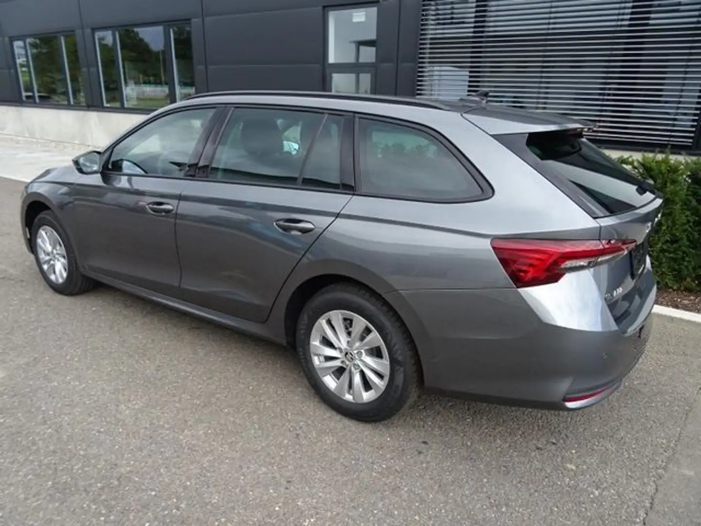 Skoda Octavia Combi 1.5 TSI DSG Select EHK Matrix Navi Grau - 2