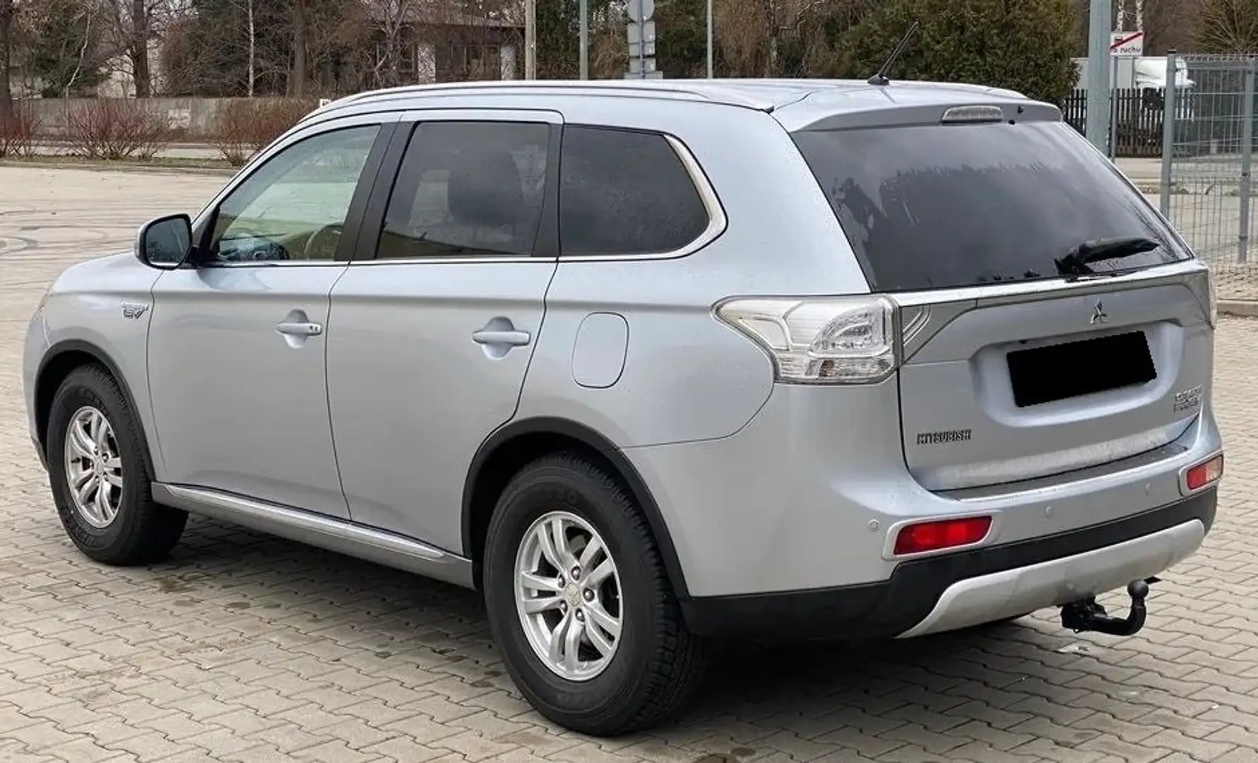 Mitsubishi Outlander Outlander 2.0 4WD Plug-In Hybrid Silber - 2