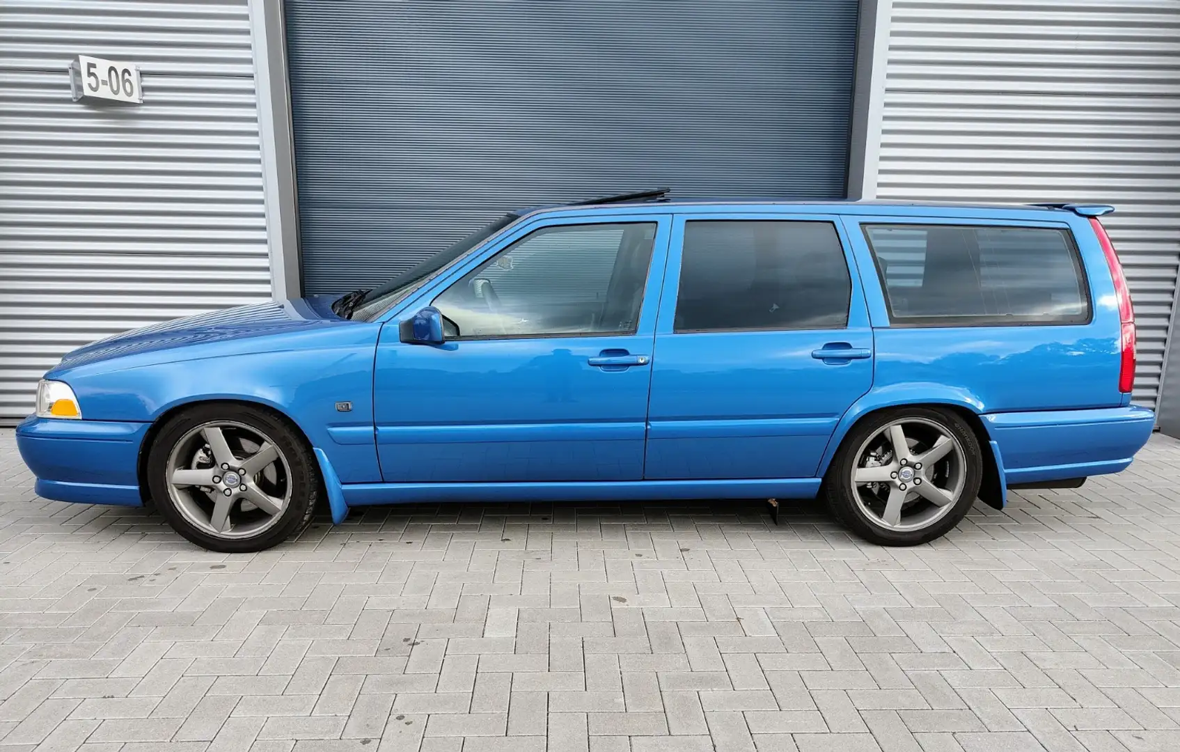 Volvo V70 R 2.4T AWD Laser Blue MY2000 youngtimer Blauw - 2