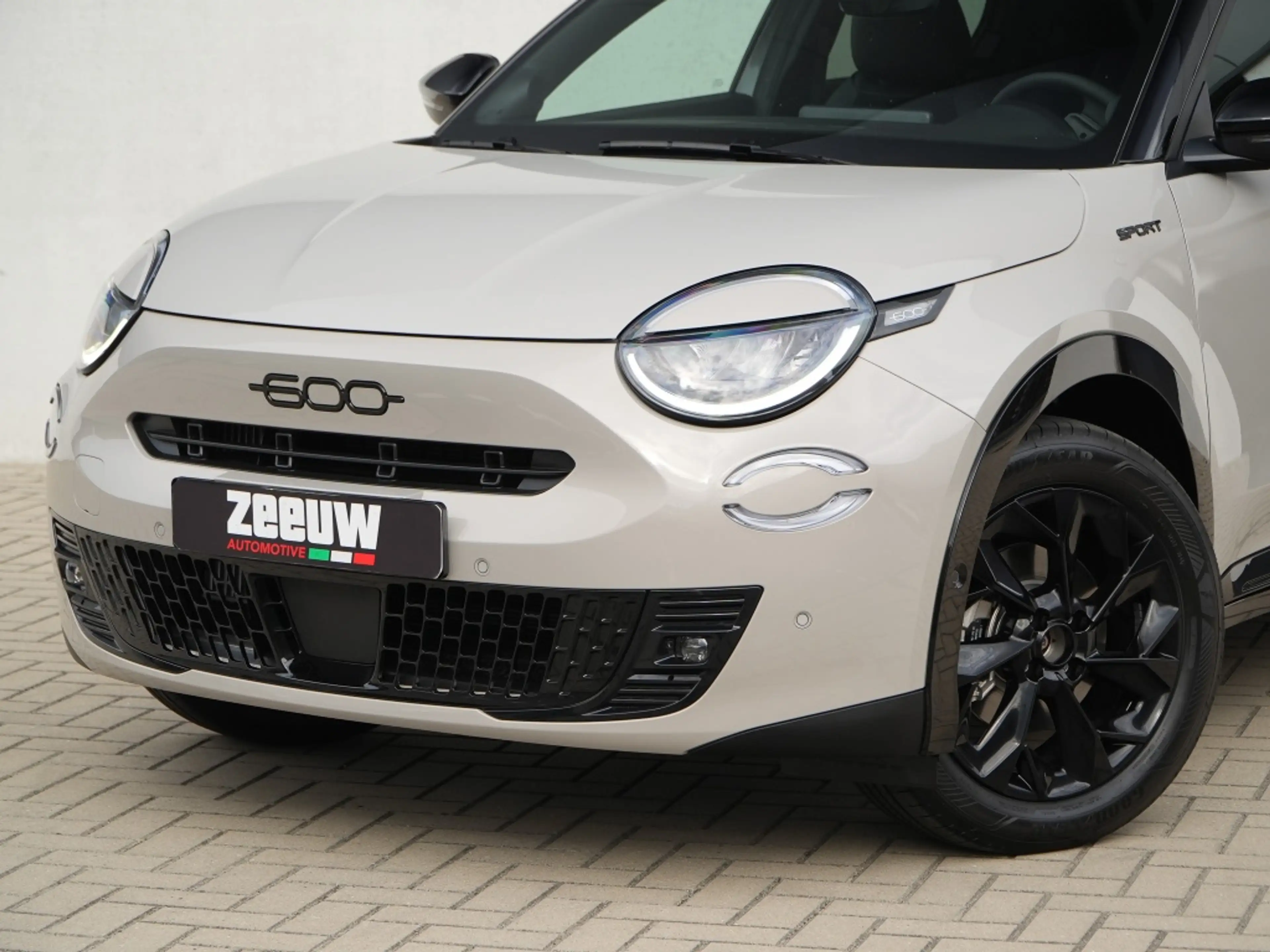 Fiat 600 1.2 Hybrid 145 PK La Prima | Camera | Carplay | Al — photo 2