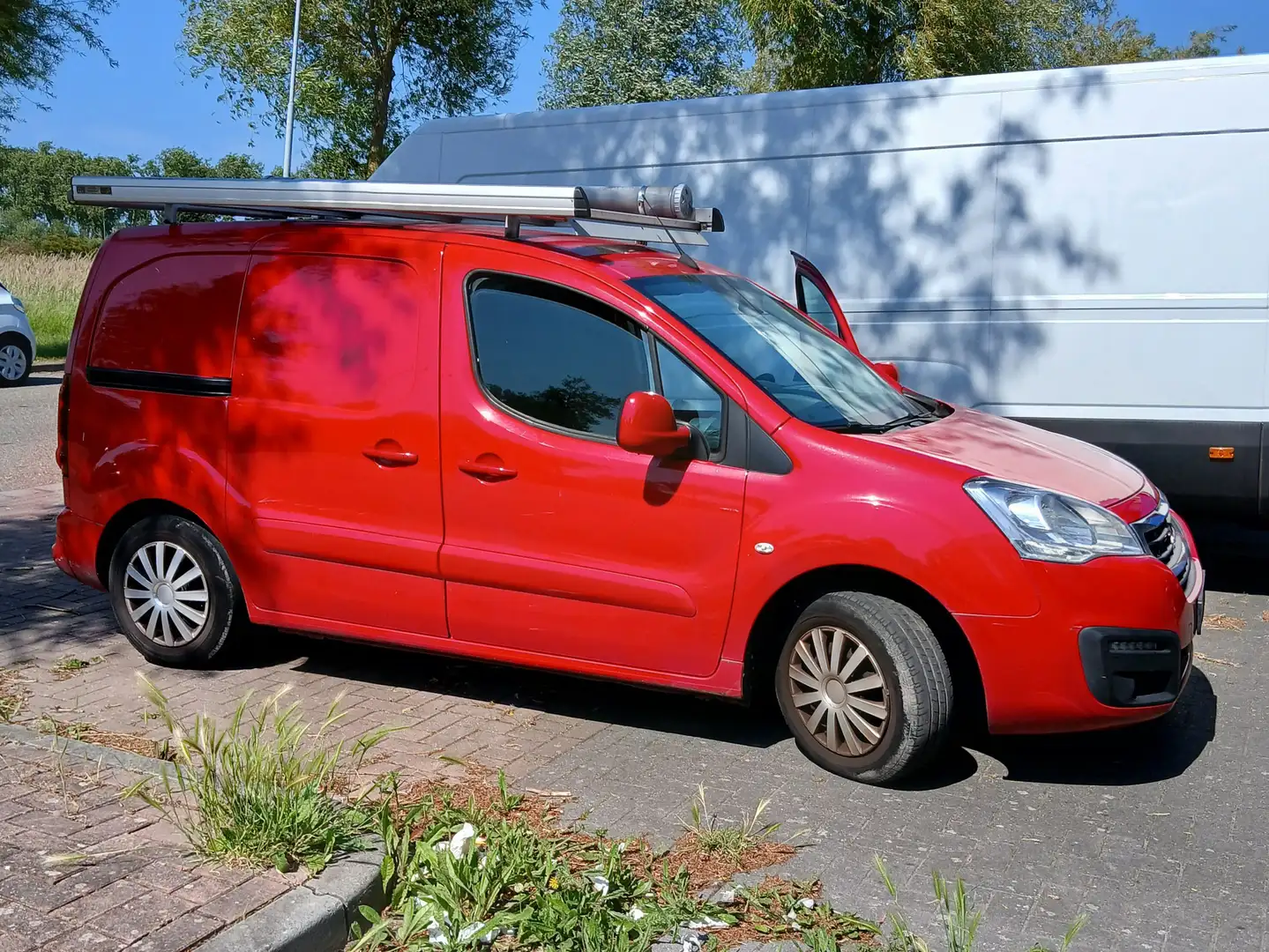 Peugeot Partner Partner 120 1.6 BlueHDi L1PP Rood - 1